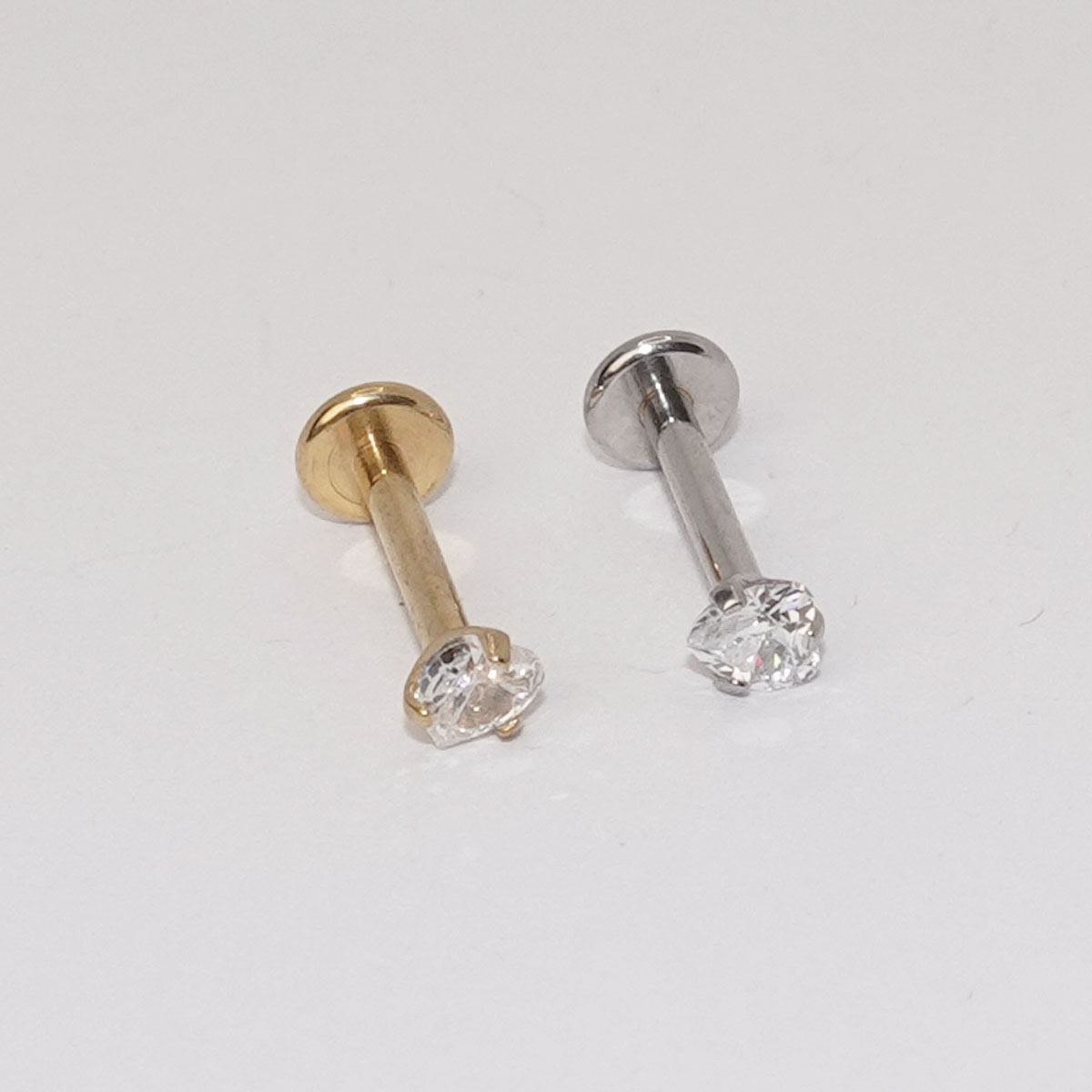 limerencia 18G Titanio Tragus Piercing, 2 Pezzi Medico Labbro Piercing Labret Plug Press Fit Senza Fili Ipoallergenico Helix Piercing Orecchio per Lingua Sopracciglio Labbro Septum Naso Piercing