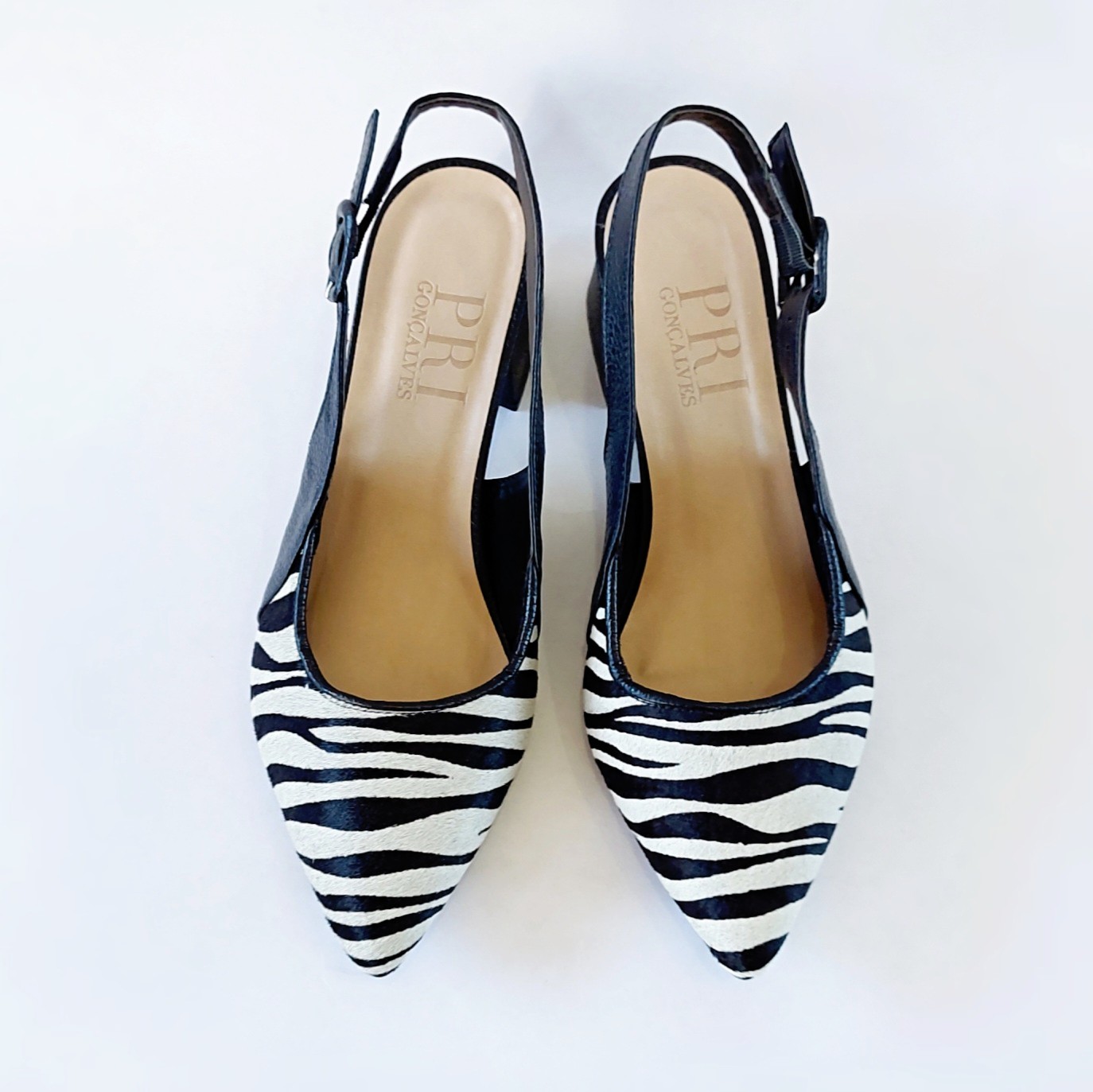 SCARPIN SALTO BAIXO BLOCO COURO ZEBRA CONFORTAVEL | PRI GONÇALVES