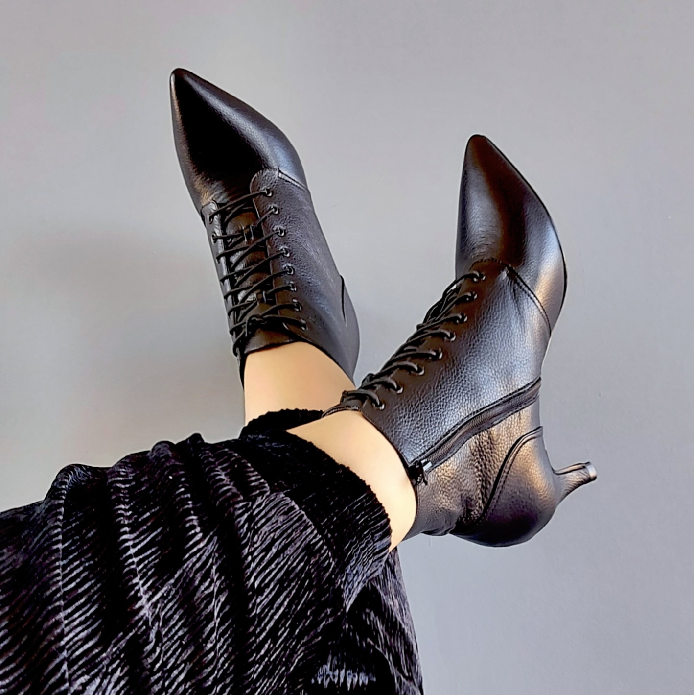 BOTA SALTO BAIXO FINO COURO PRETO CONFORTAVEL Pri Gonçalves