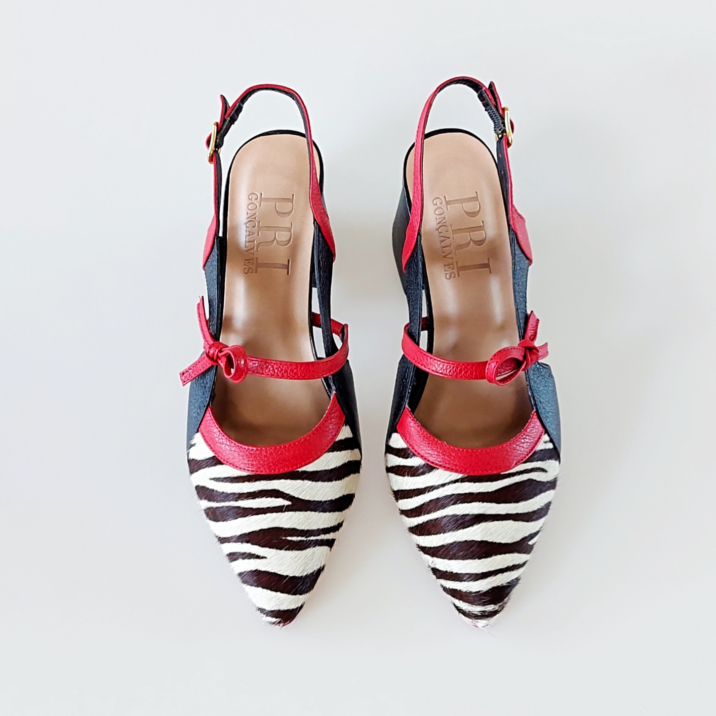 SCARPIN SALTO BLOCO COURO ZEBRA PRETO VERMELHO CONFORTAVEL - Pri