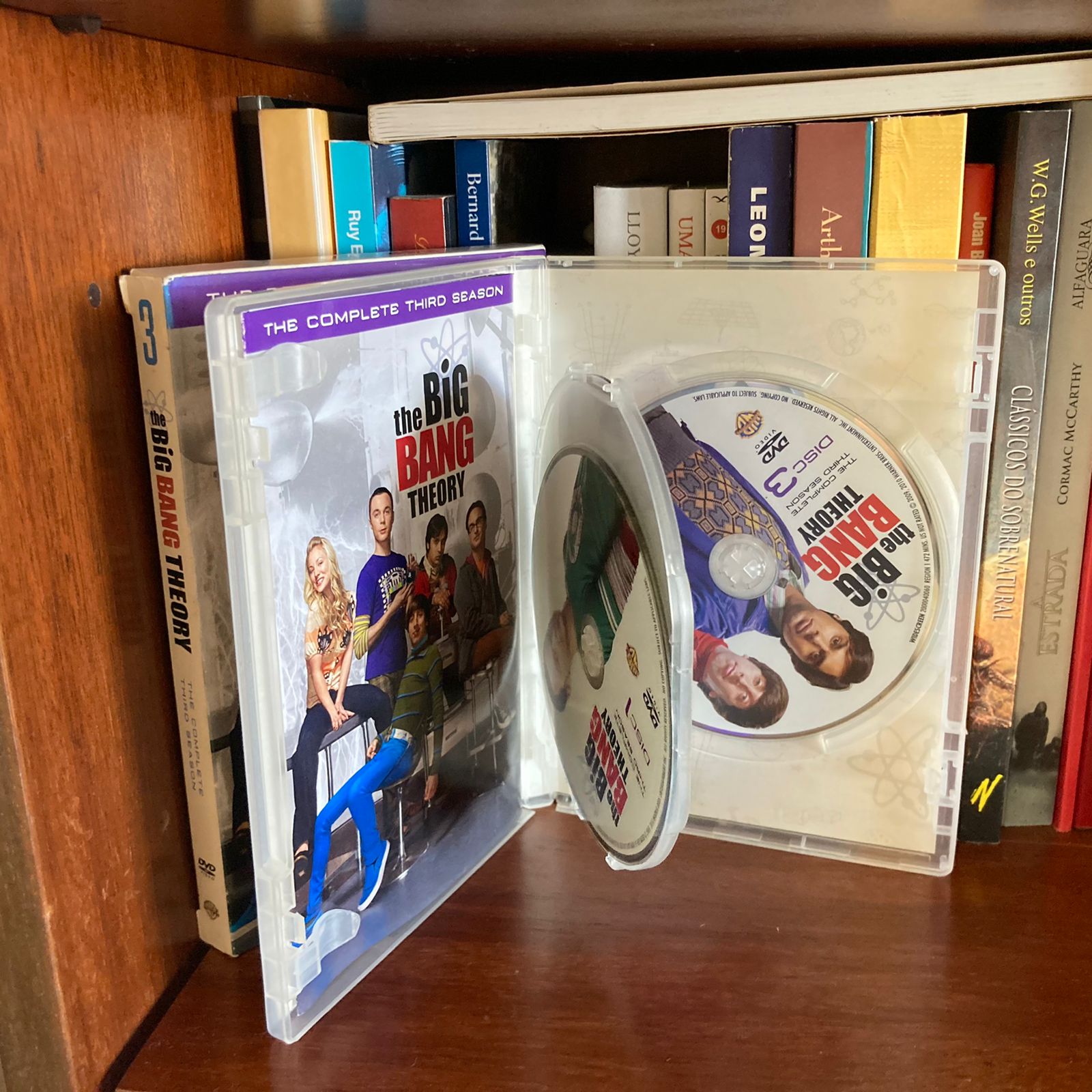 DVD: Série The Big bang: Theory - The complete third season - Pouso ...