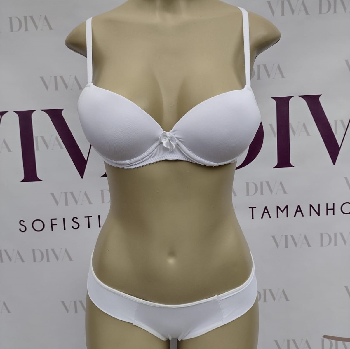 Divas Plus lança linha de lingerie básica e mostra que nude não é só  beginho - Pop Plus