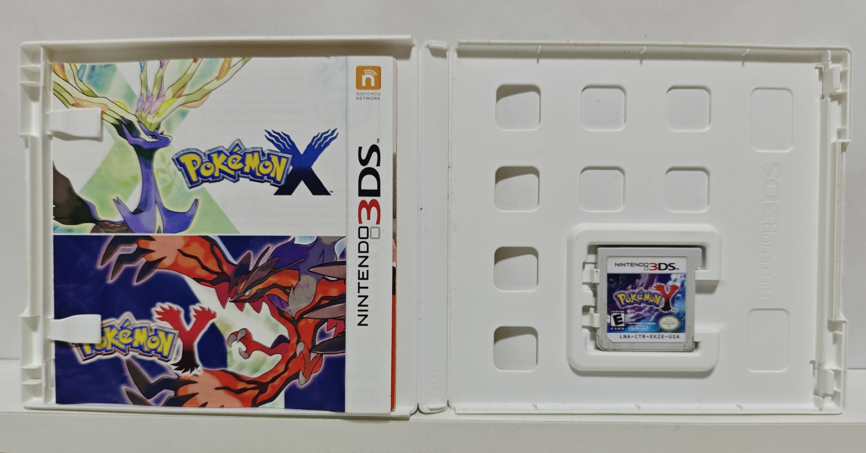 Pokémon Y - Nintendo 3DS - Semi-Novo - Carvalho Games