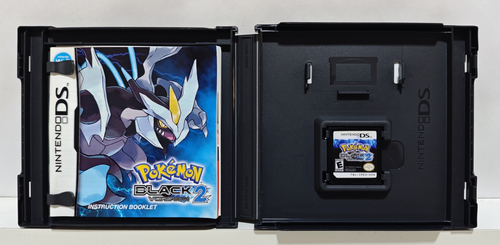 Pokémon Black Version 2 - Nintendo DS - Semi-Novo - Carvalho Games