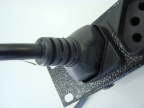 Régua Calha PDU Tomadas Padrão NBR 14136 Com Fusível, Modelo 19 ...