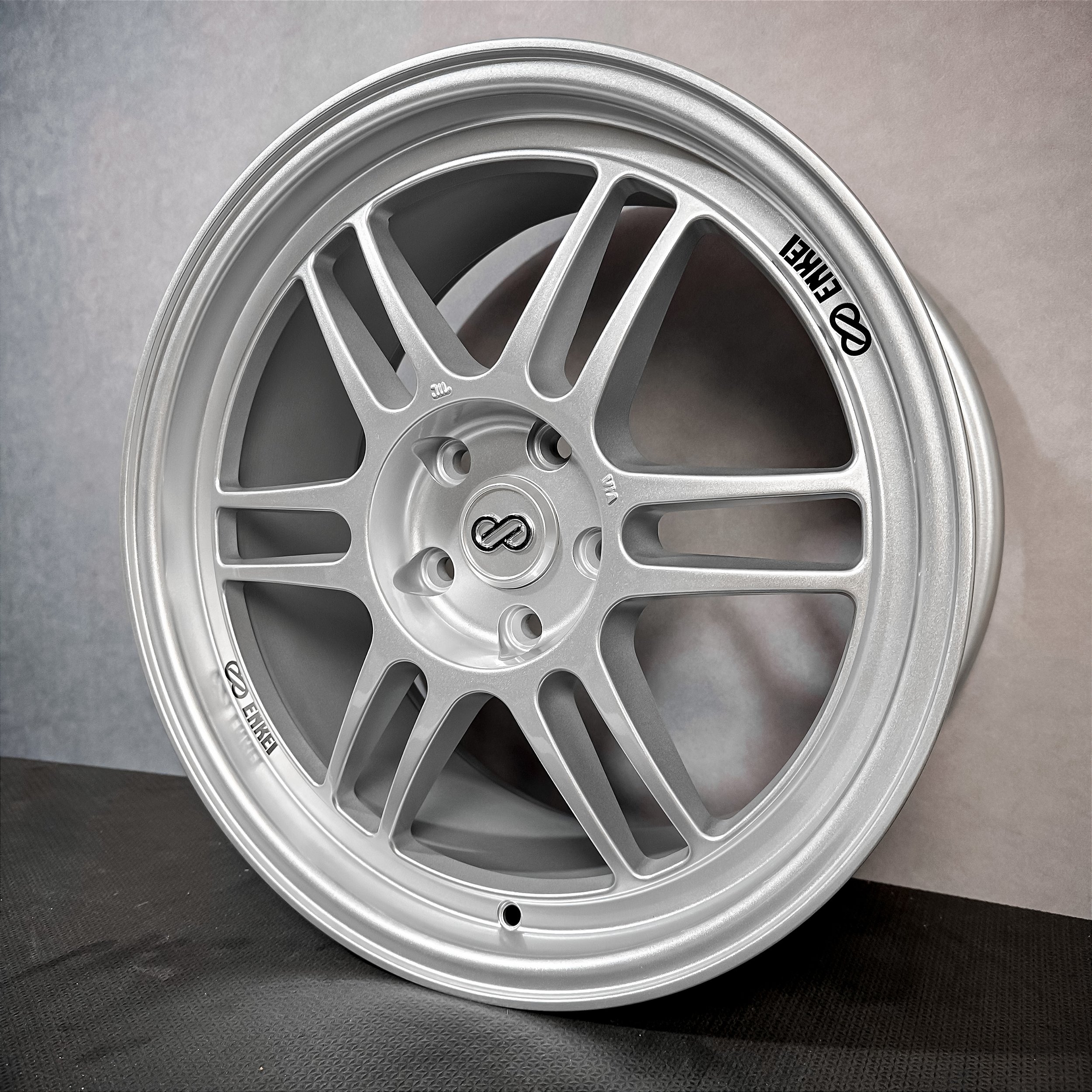 Jogo de rodas Enkei Rpf1 - 18x8,5