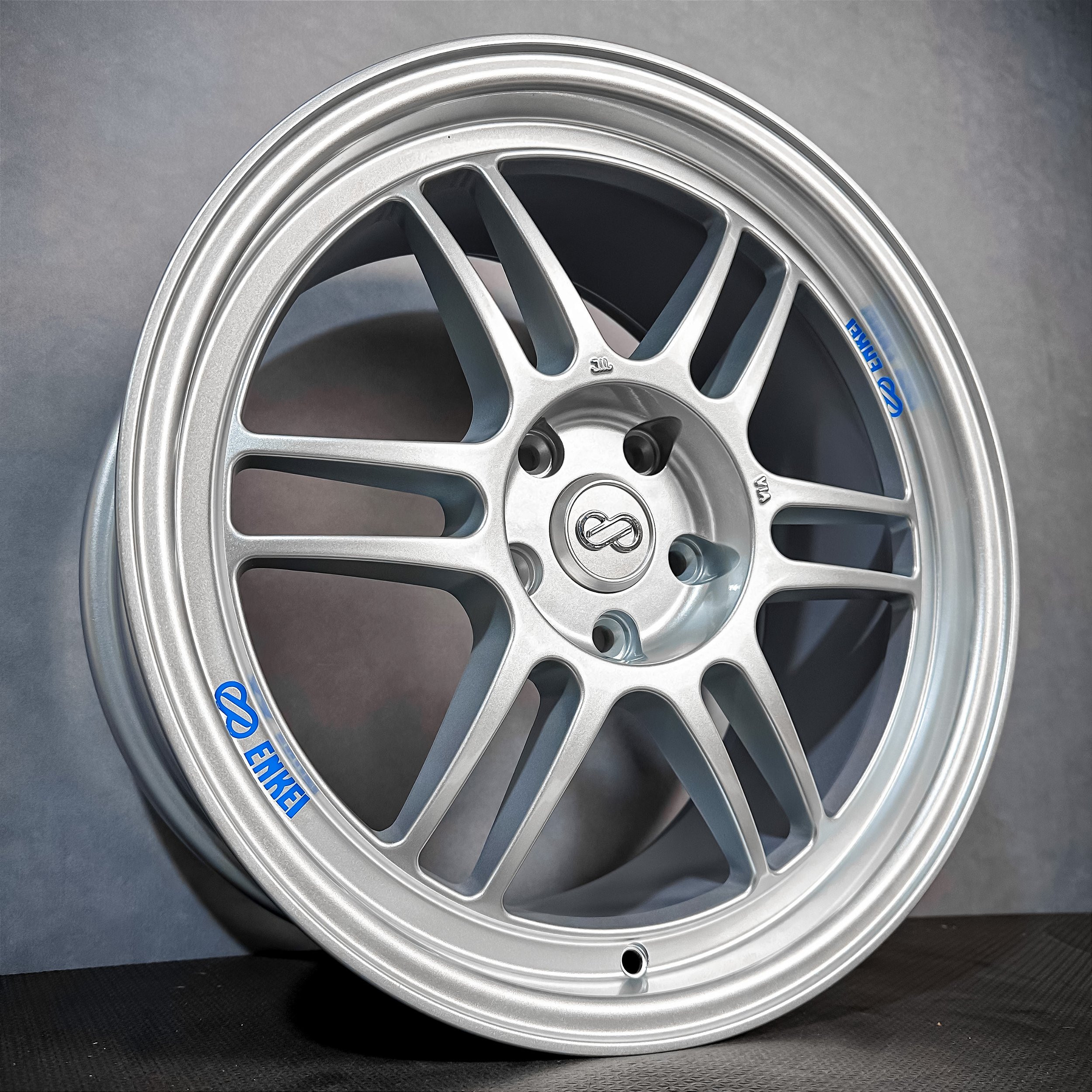 Jogo de rodas Enkei Rpf1 - 18x8,5