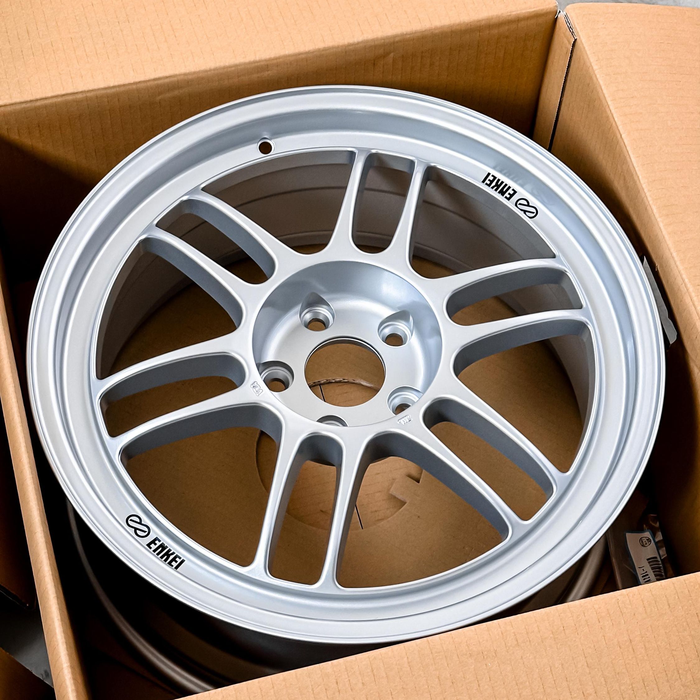Jogo de rodas Enkei RPF1 - 17x8