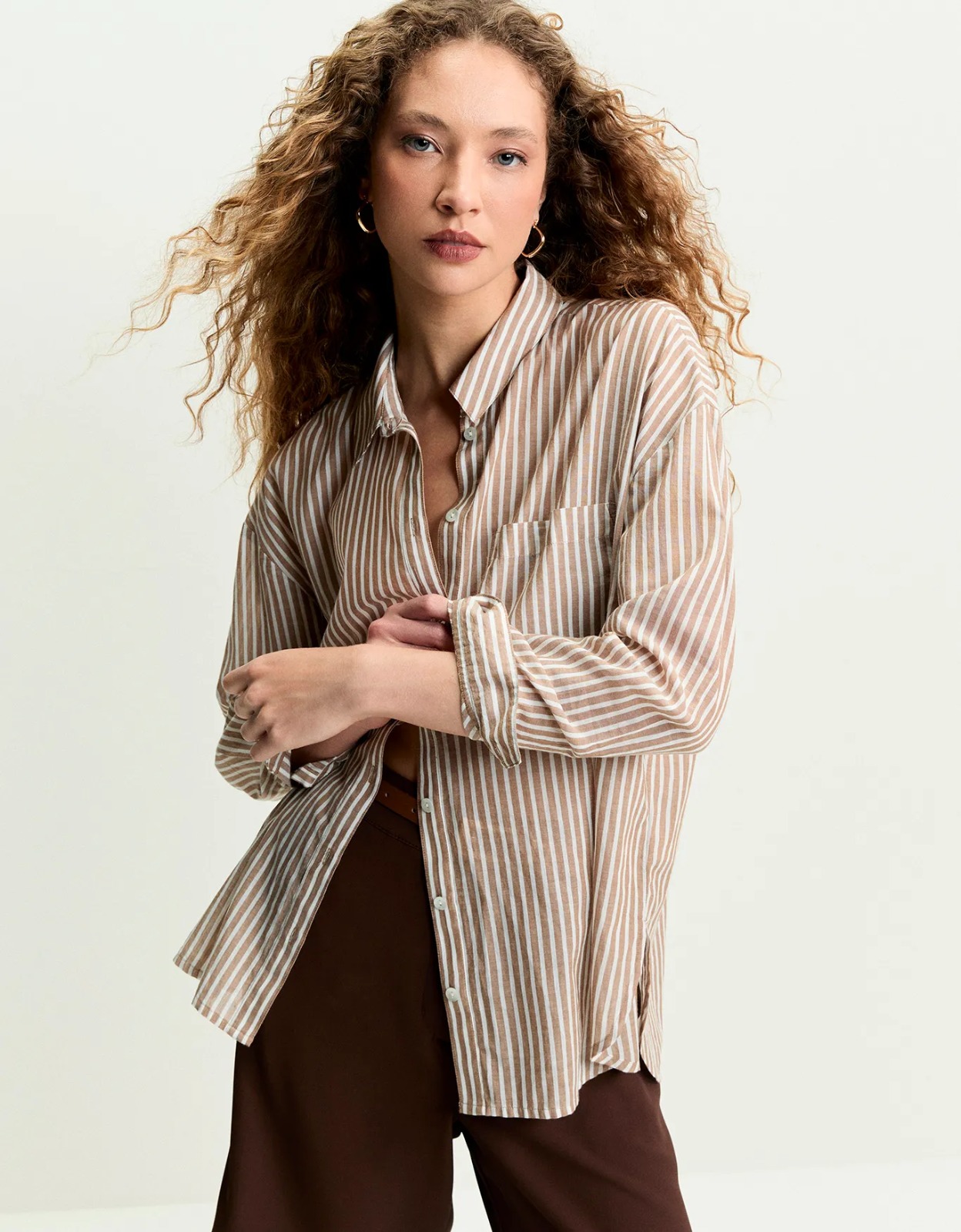 SHOULDER CAMISA VOIL LISTRAS CAMEL - MELEVALOGO