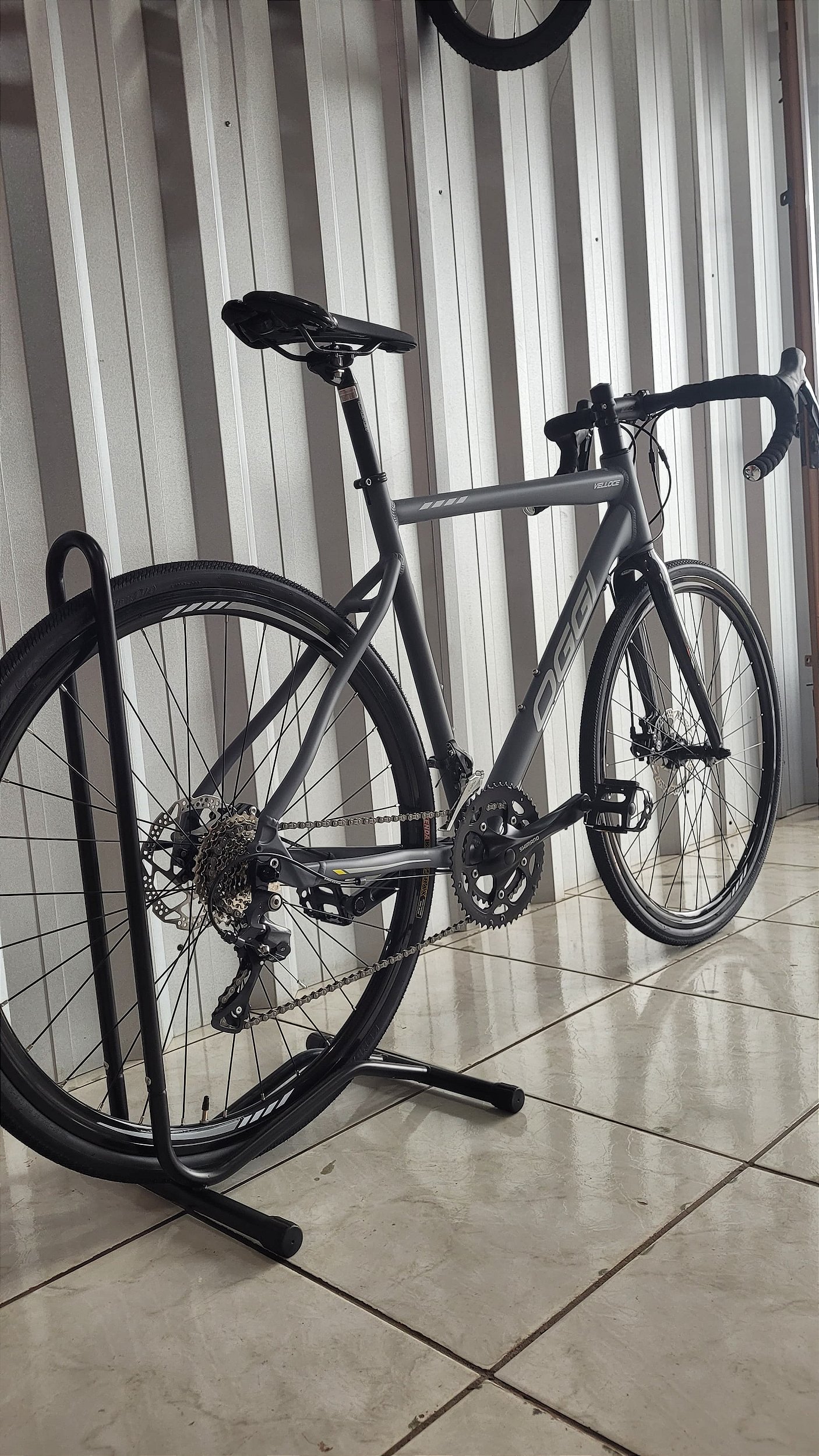 BICICLETA OGGI VELLOCE CLARIS ED LTD 16V GRAF/CINZA/AMAR 2024