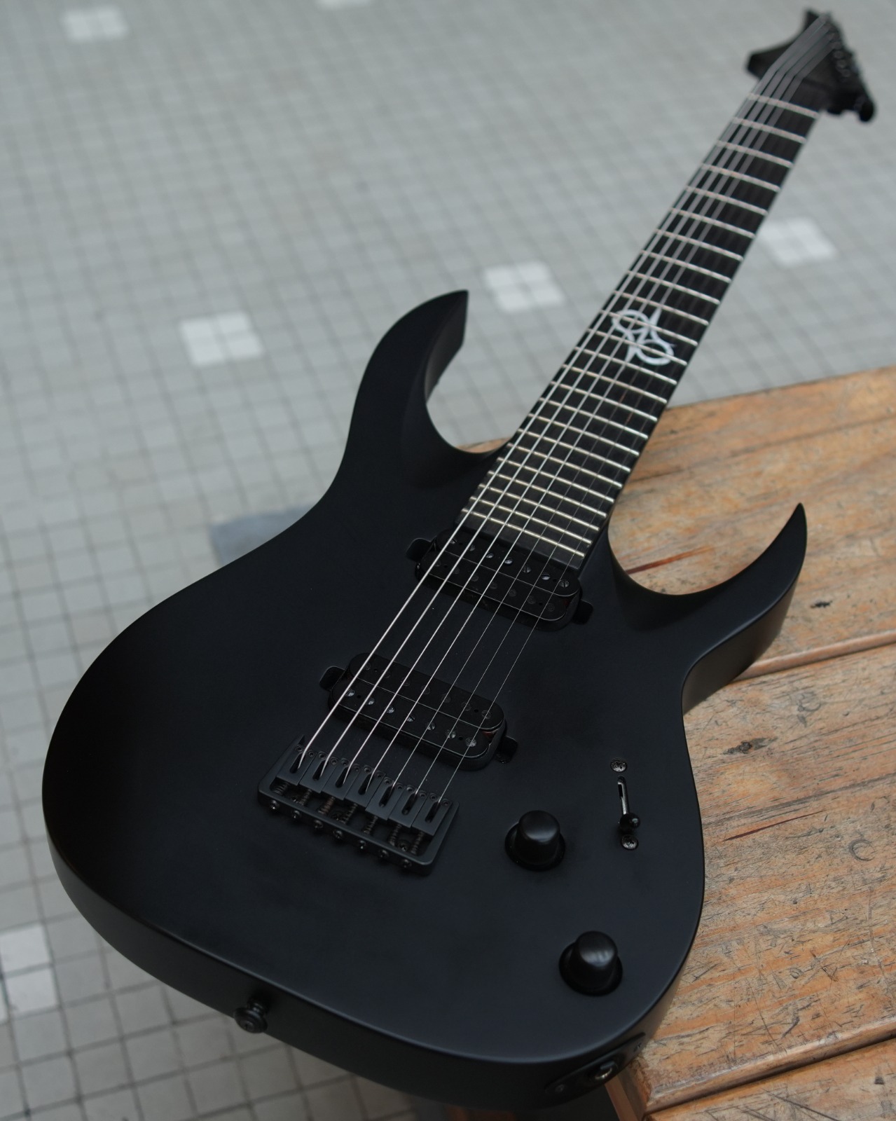 Guitarra 7 cordas Solar A2.7C preto carbono fosco (seminova) - Norris ...
