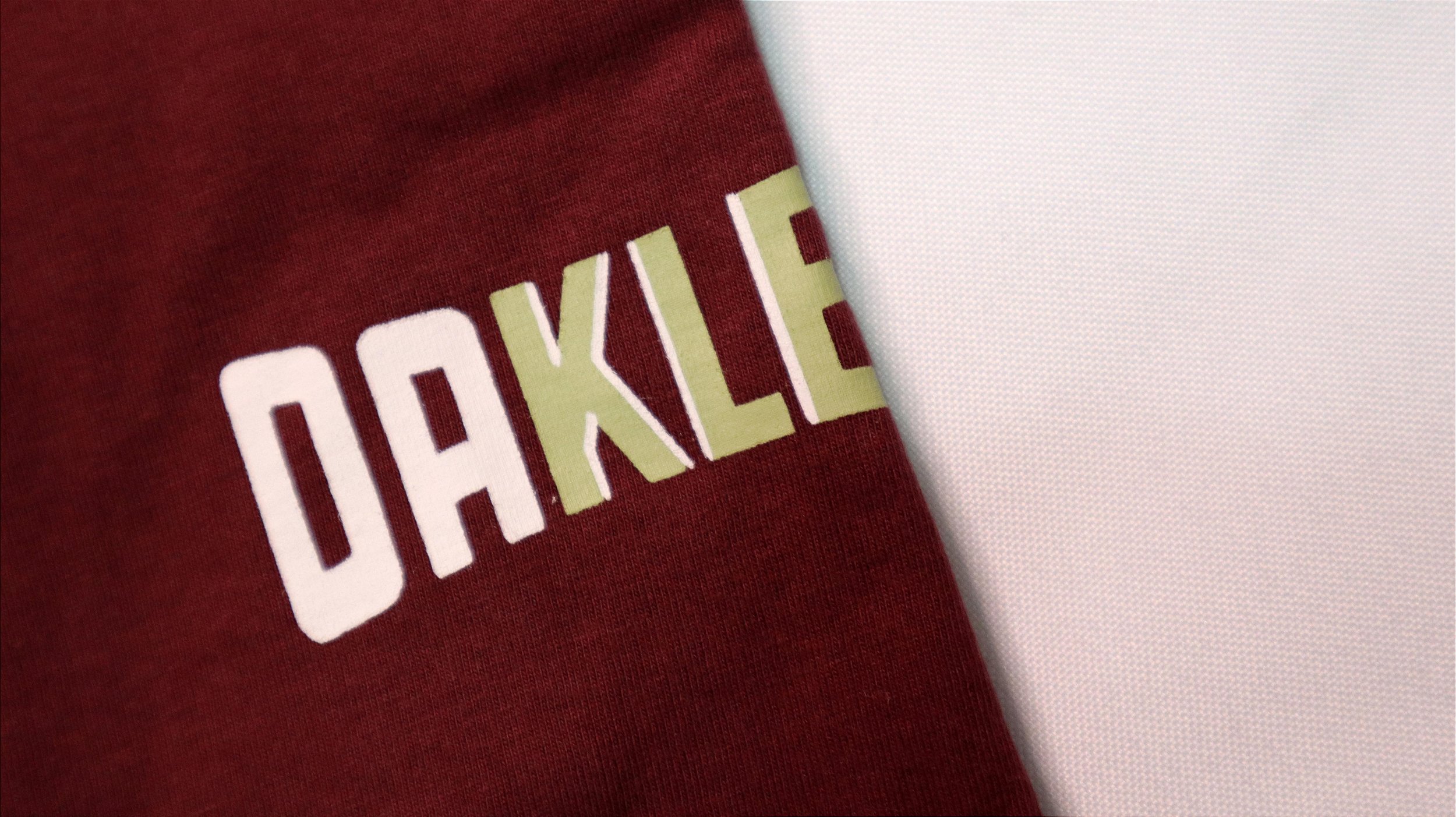 Camiseta Oakley Vinho Masculina - Oak Store