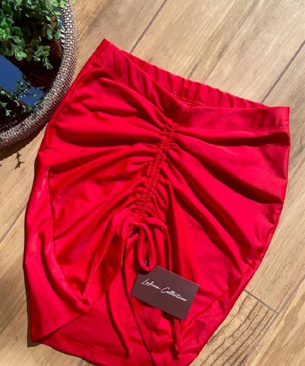 Mini Saia Vermelha Coconut Beachwear Store Desenvolvemos peças delicadas, versáteis