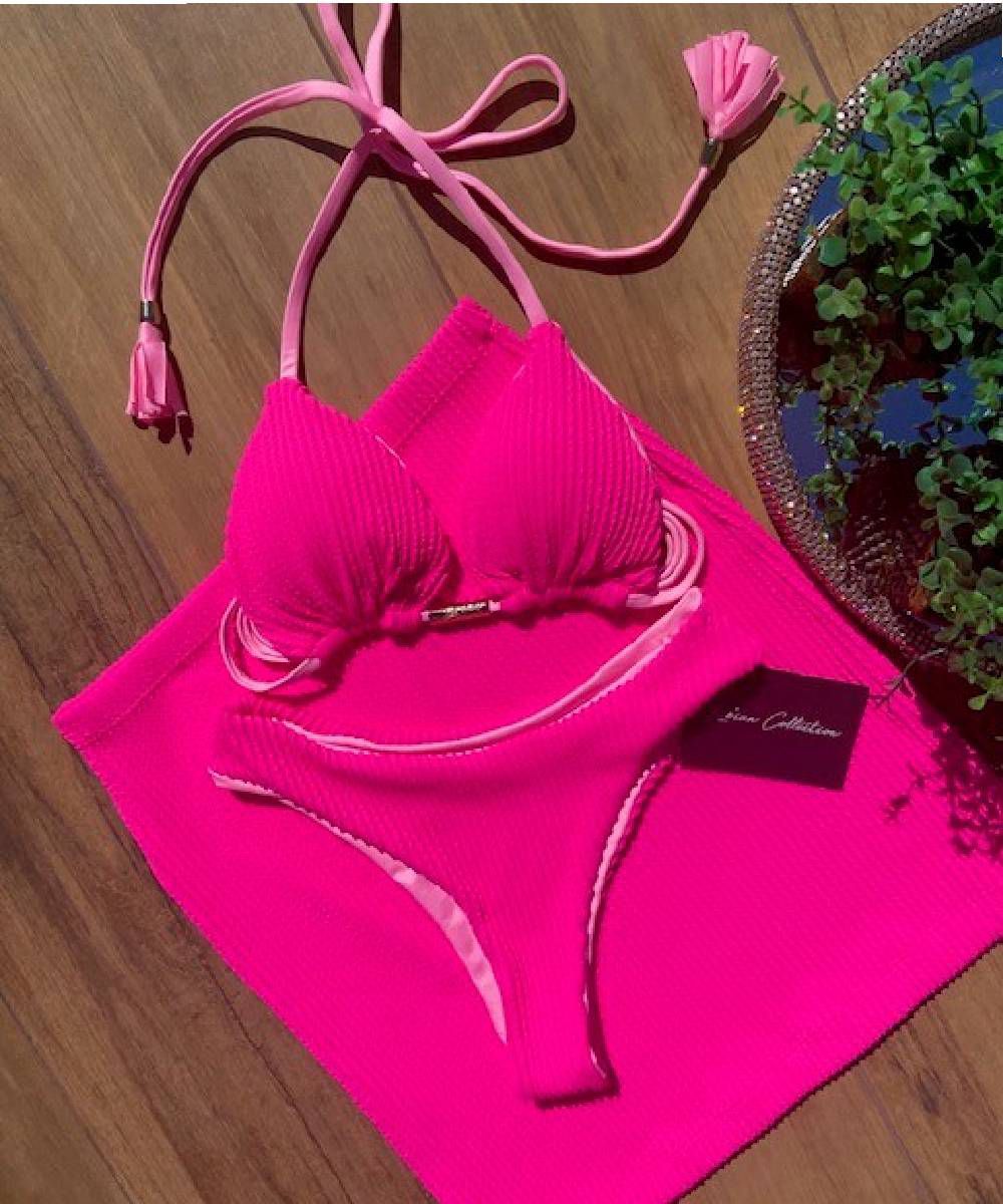 Mini Saia Barbie Texturizada Coconut Beachwear Store Desenvolvemos peças delicadas, versáteis