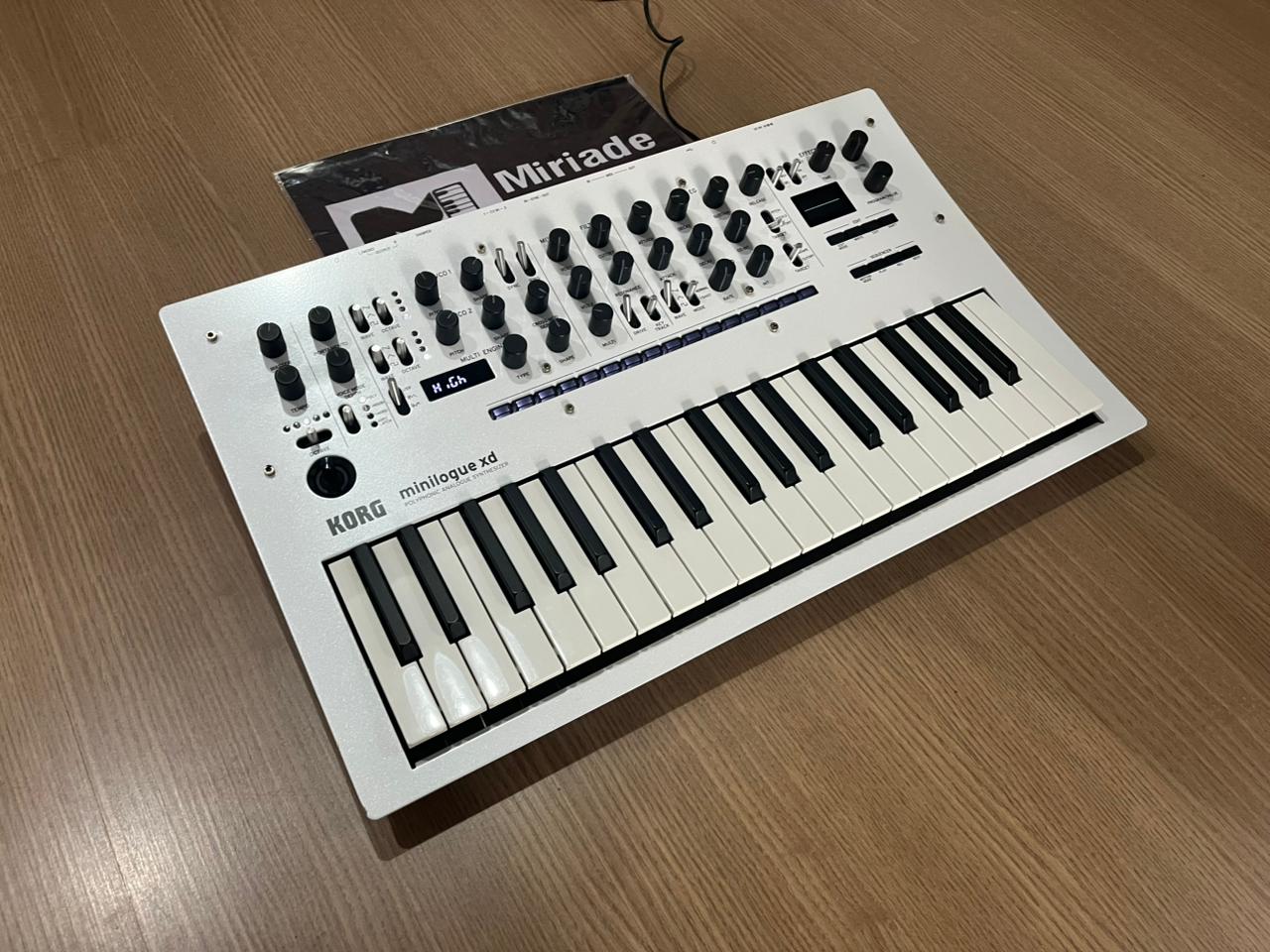 Sintetizador Korg Minilogue XD - Edição Limitada Branca - Produto