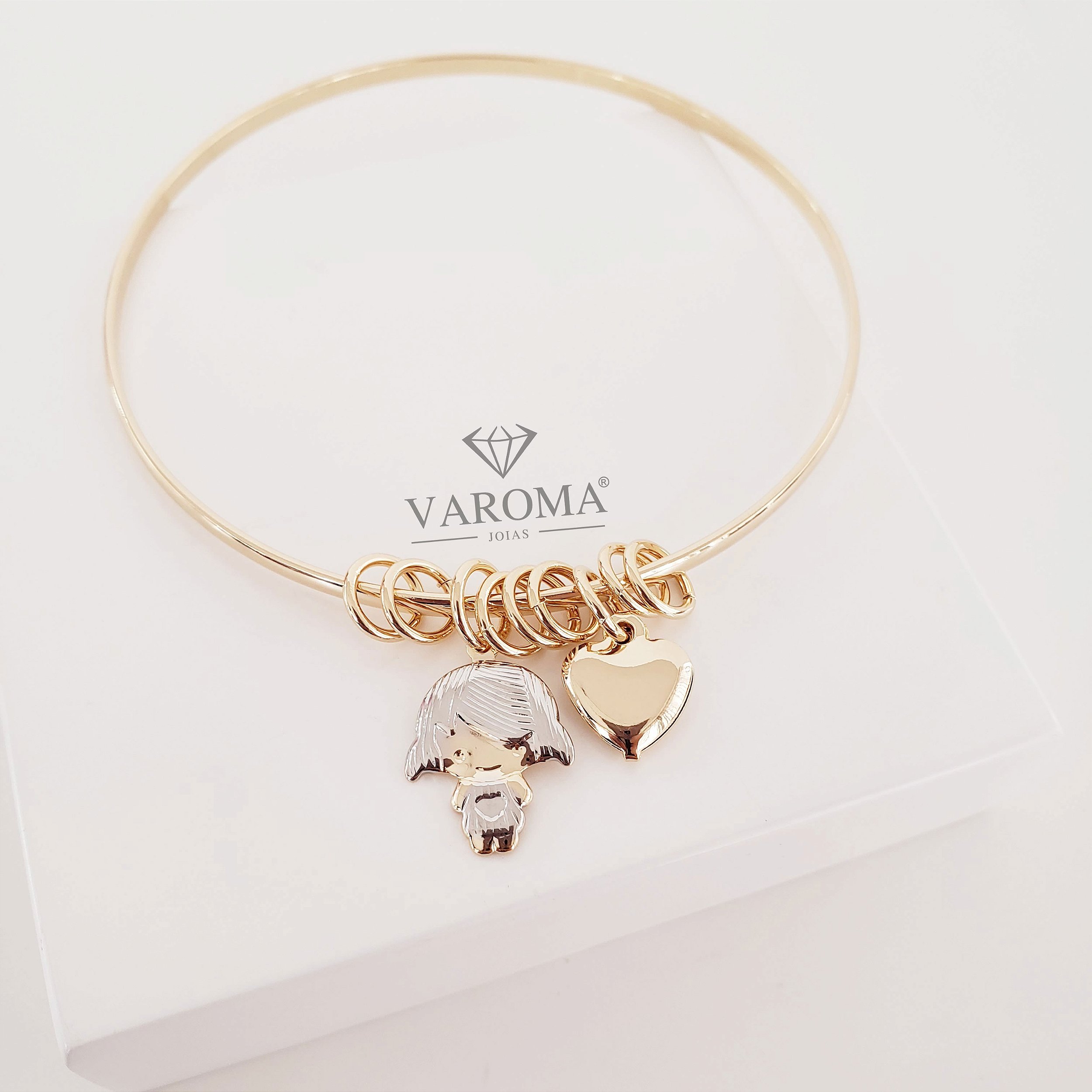 Bracelete especial com pingente de filho com detalhes em ródio e coração  banhado em ouro 18k - Varoma Joias
