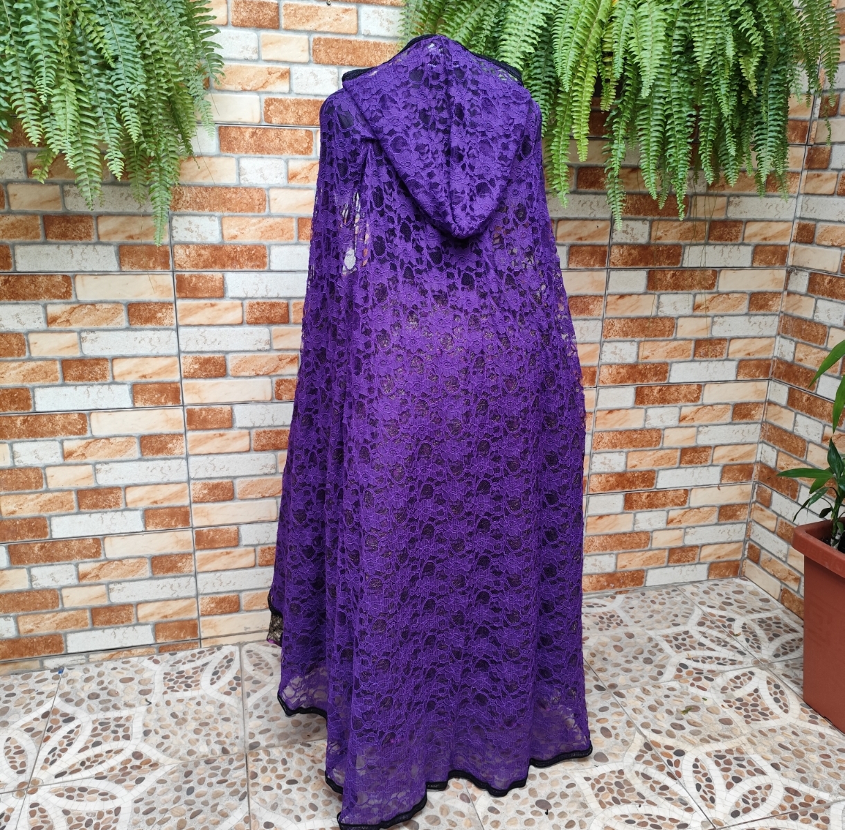 Capa renda roxa com preto - Cabide da Mulambo