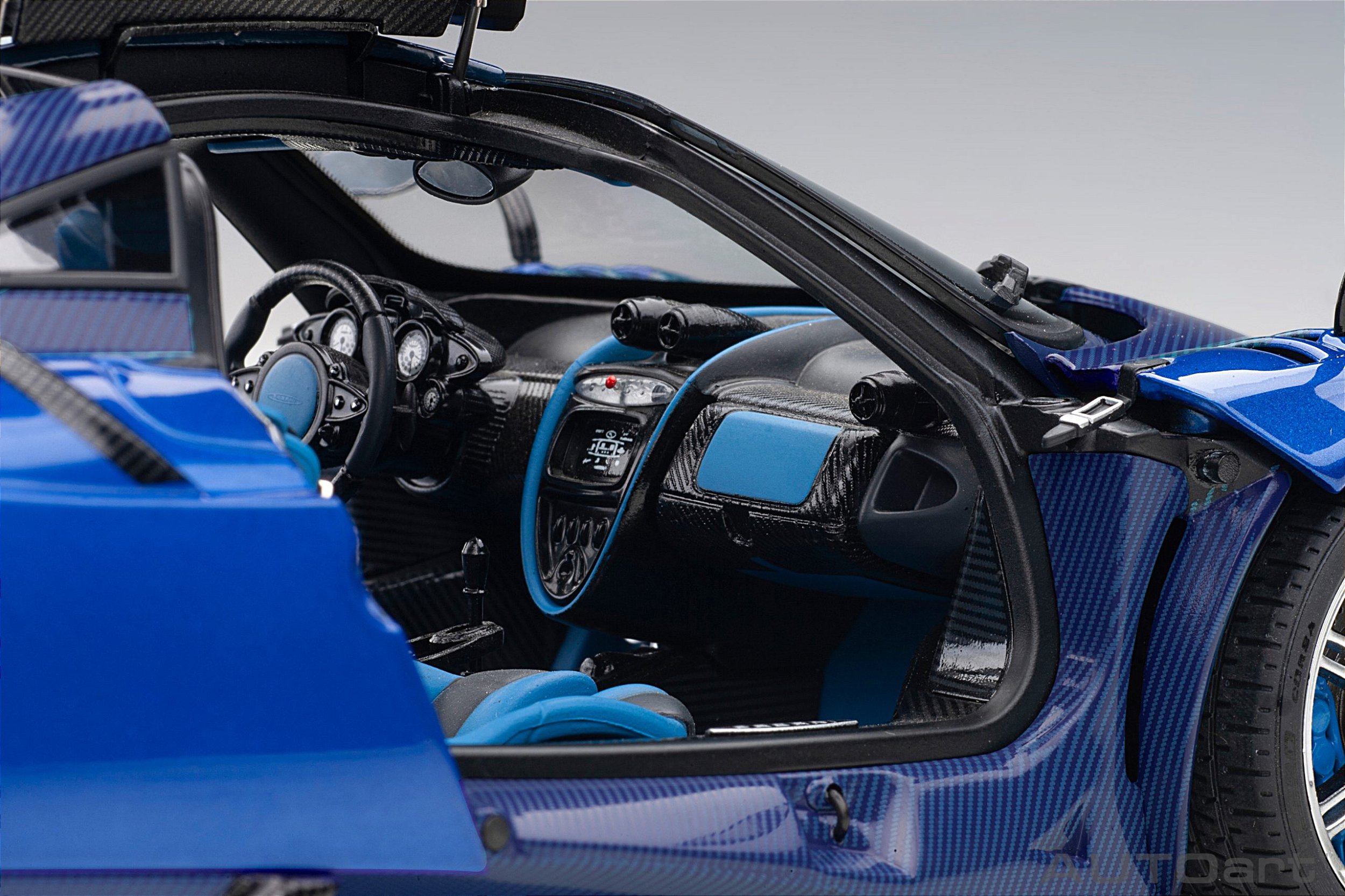 オートアート1/18 Pagani Huayra Pagani Huayra Roadster 1:18 Autoart Vermelho - 20 anos! Loja on