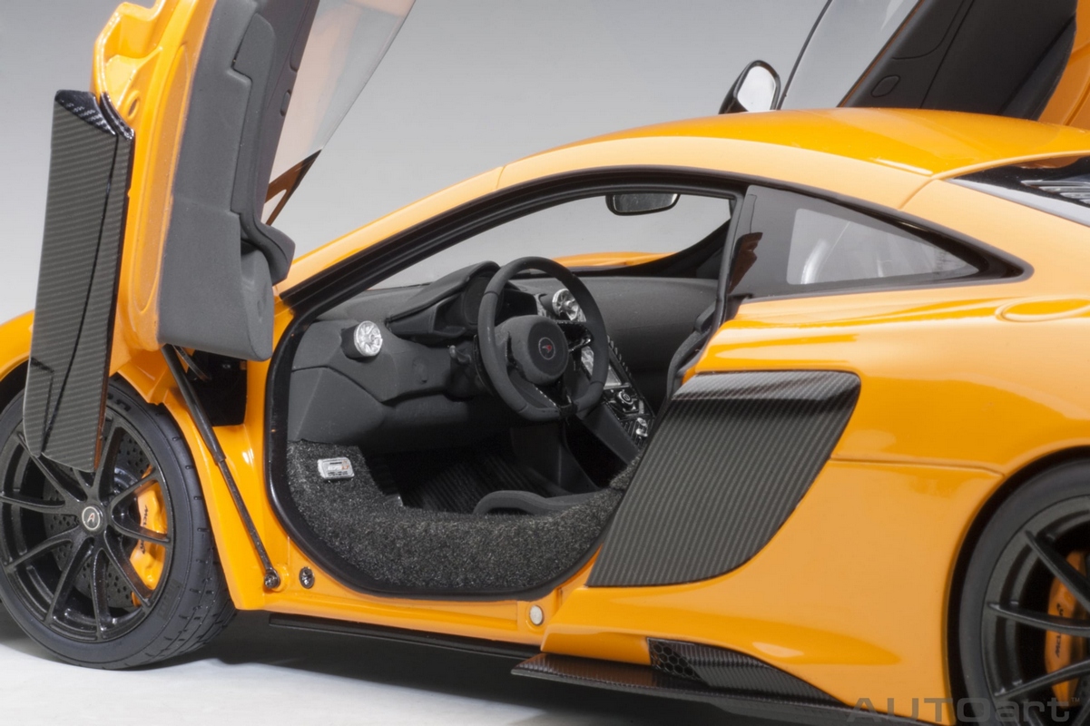 McLaren 675LT Autoart 1:18 Laranja - 20 anos! Loja on-line de