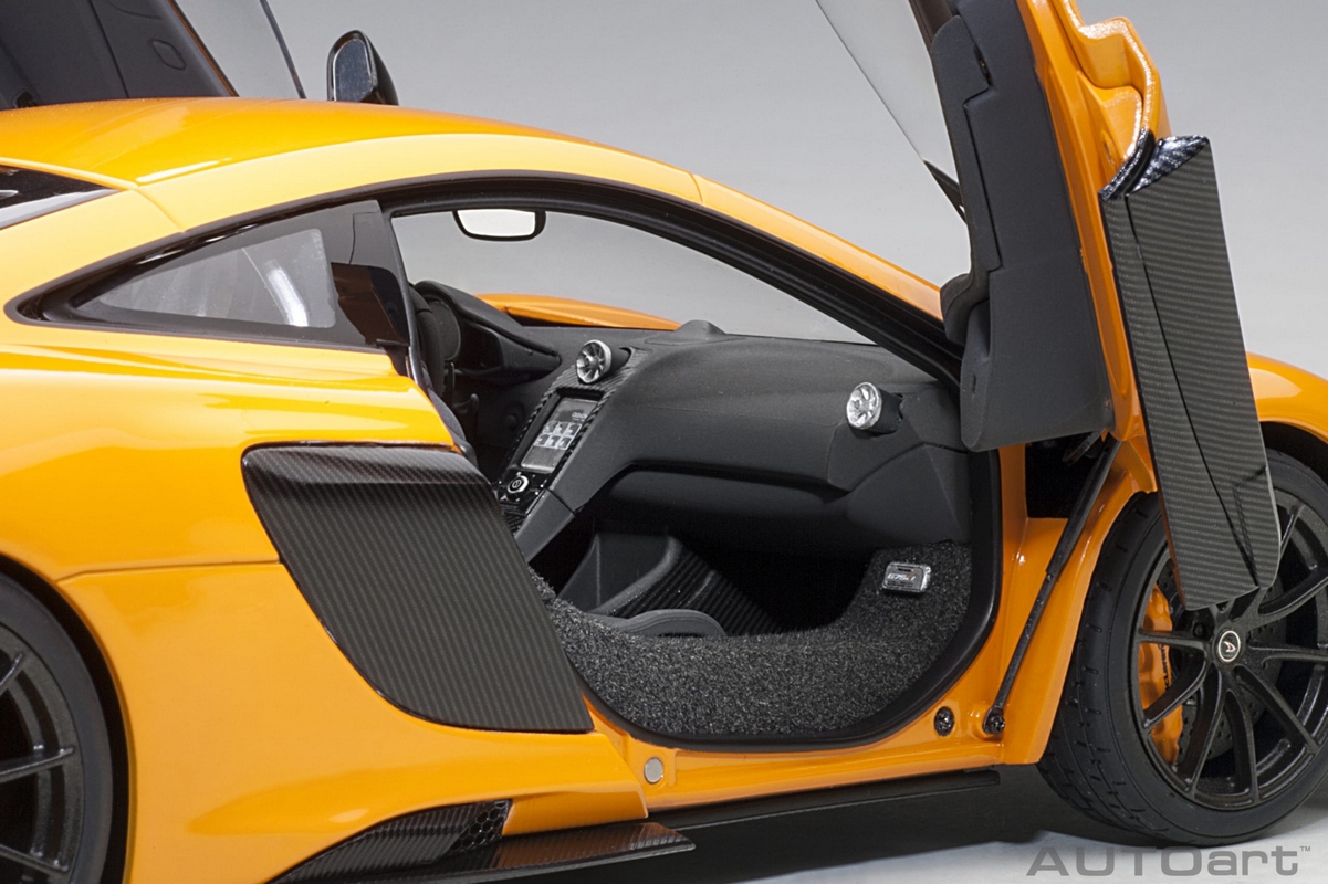 オートアート 1/18 McLaren 675LT McLaren 675LT Autoart 1:18 Laranja - 20 anos! Loja on-line de
