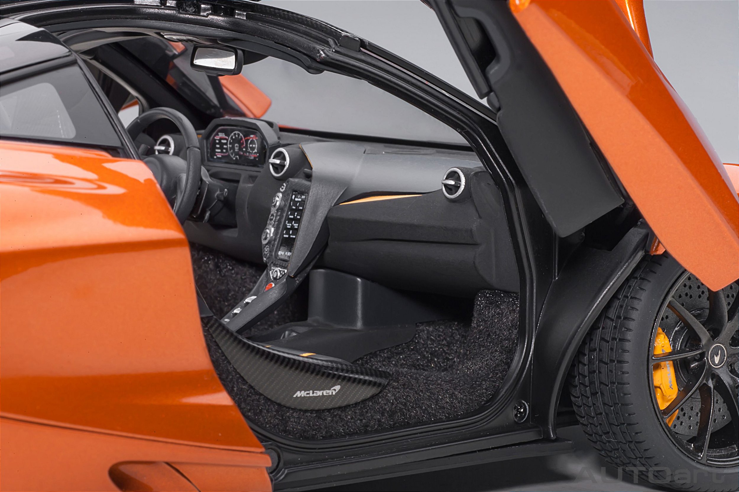 McLaren 720S 1:18 Autoart Laranja - 20 anos! Loja on-line de