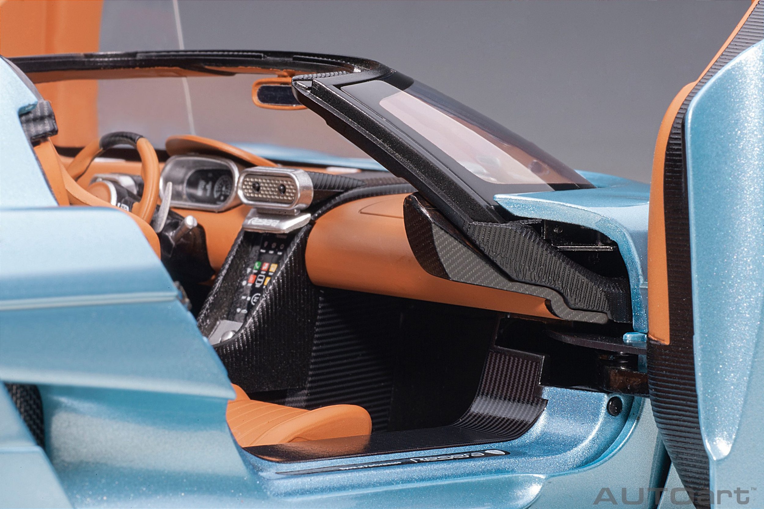 Koenigsegg Regera 1:18 Autoart Azul - 20 anos! Loja on-line de