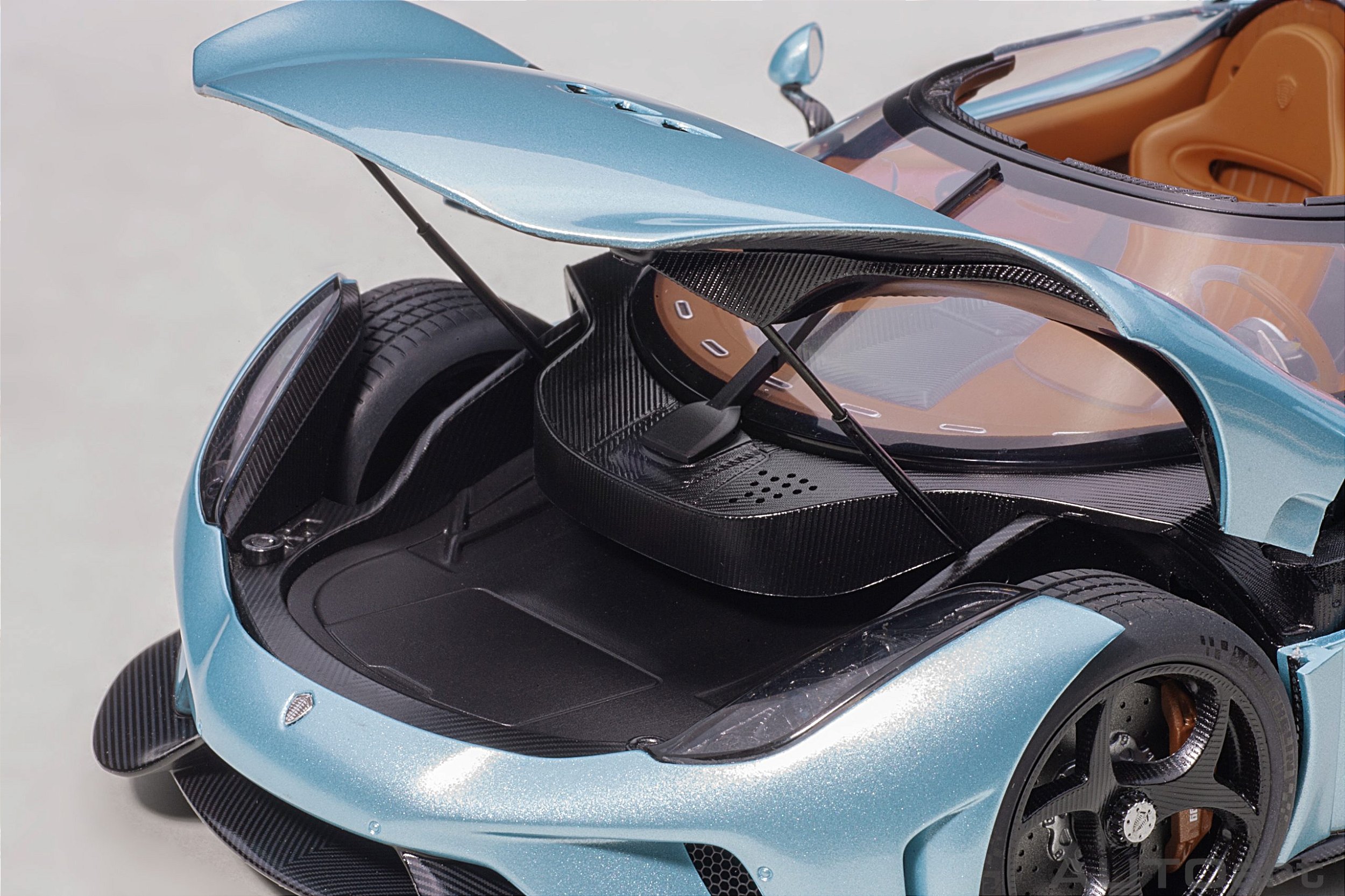 Koenigsegg Regera 1:18 Autoart Azul - 20 anos! Loja on-line de