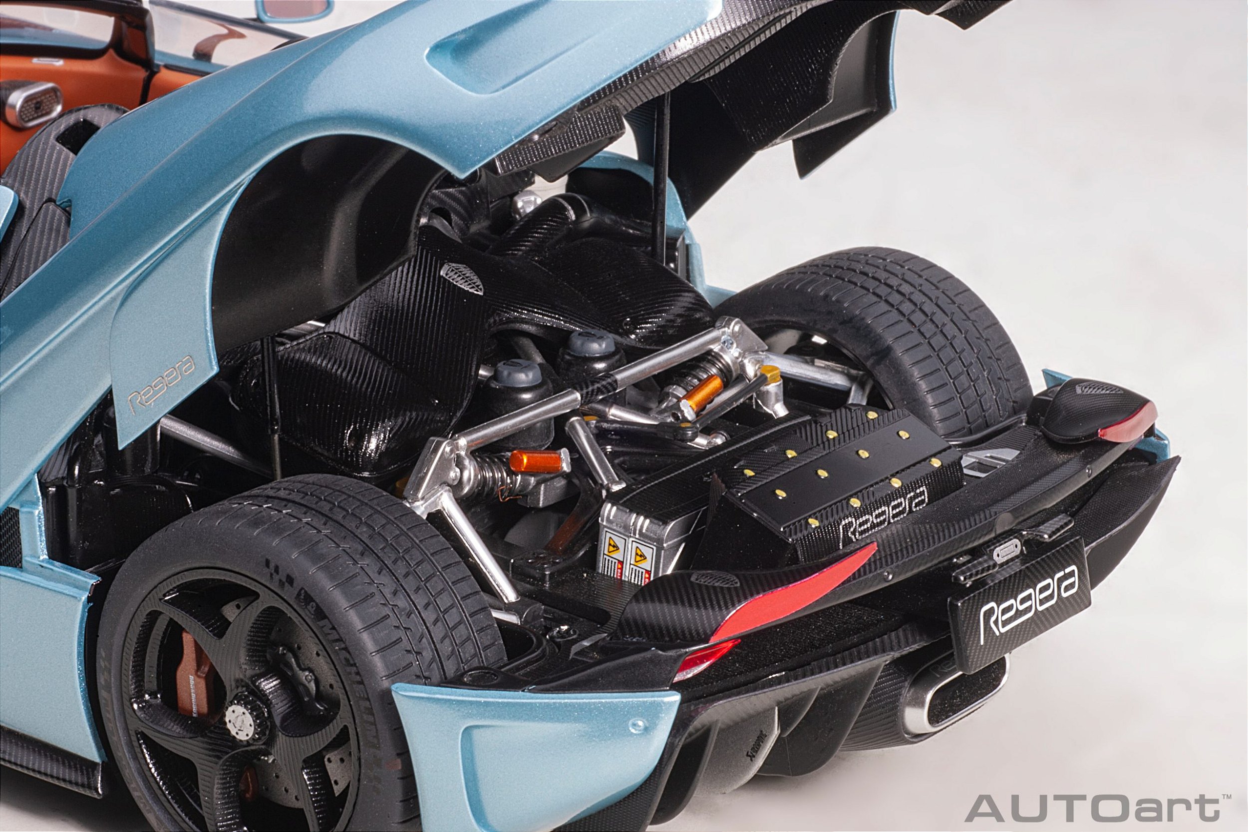 Koenigsegg Regera 1:18 Autoart Azul - 20 anos! Loja on-line de