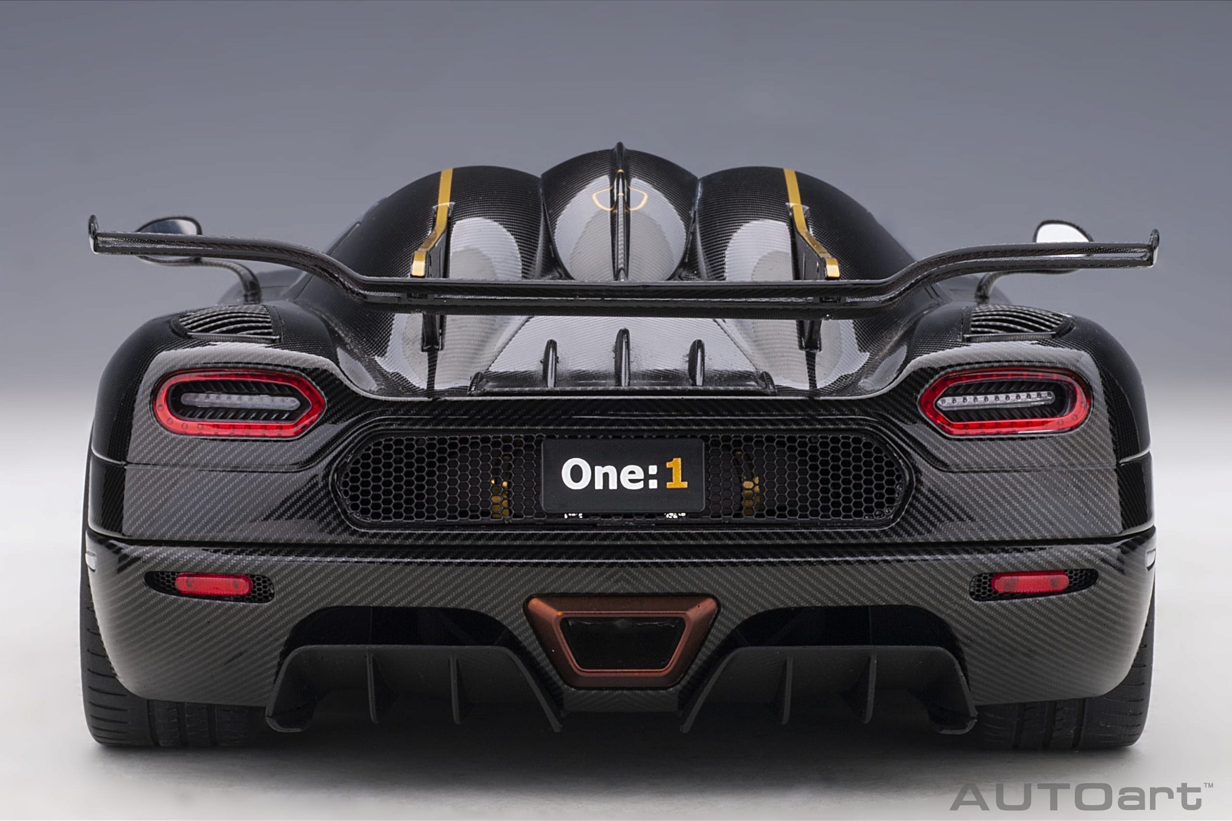 Koenigsegg One: 1 Autoart 1:18 Carbon - 20 anos! Loja on-line de