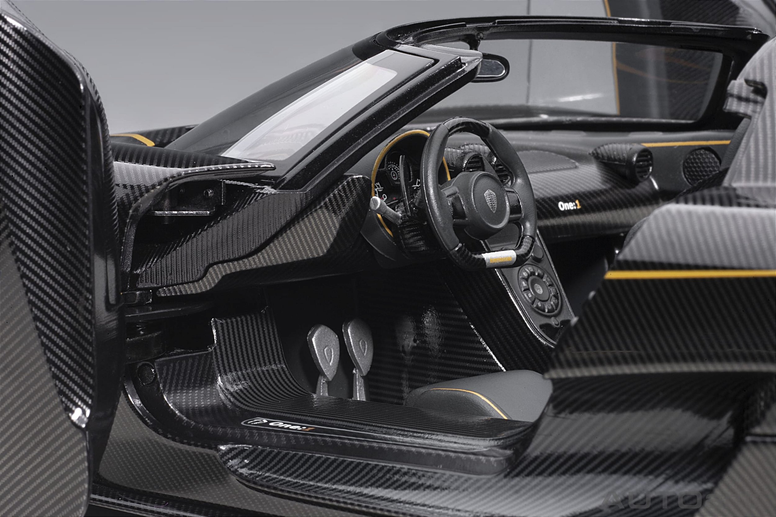 Koenigsegg One: 1 Autoart 1:18 Carbon - 20 anos! Loja on-line de