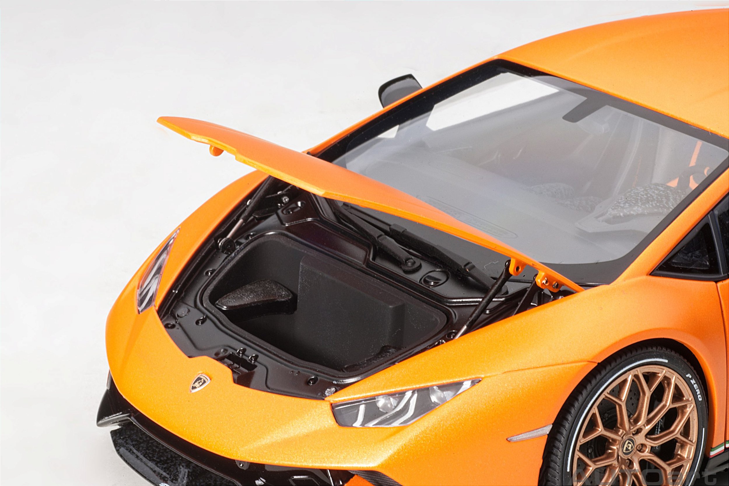 Lamborghini Huracan Performance 1:18 Autoart Laranja - 20 anos
