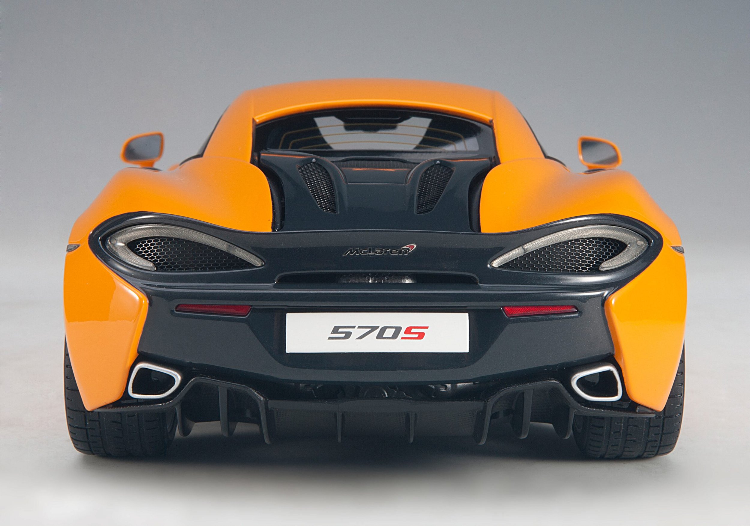 McLaren 570S Autoart 1:18 Laranja - 19 anos! Loja on-line de