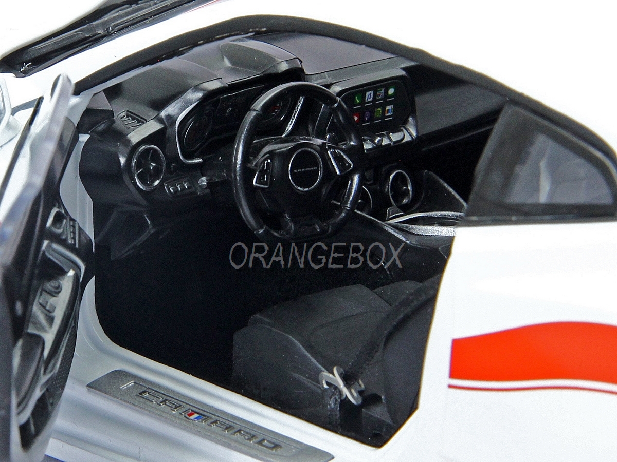 Chevrolet Camaro Yenko S/C 2018 1:18 Autoworld Branco c