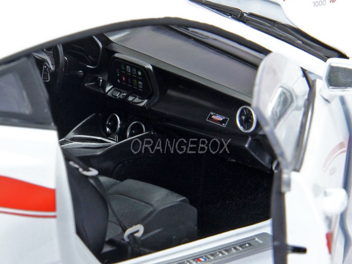 Chevrolet Camaro Yenko S/C 2018 1:18 Autoworld Branco c/ Vermelho