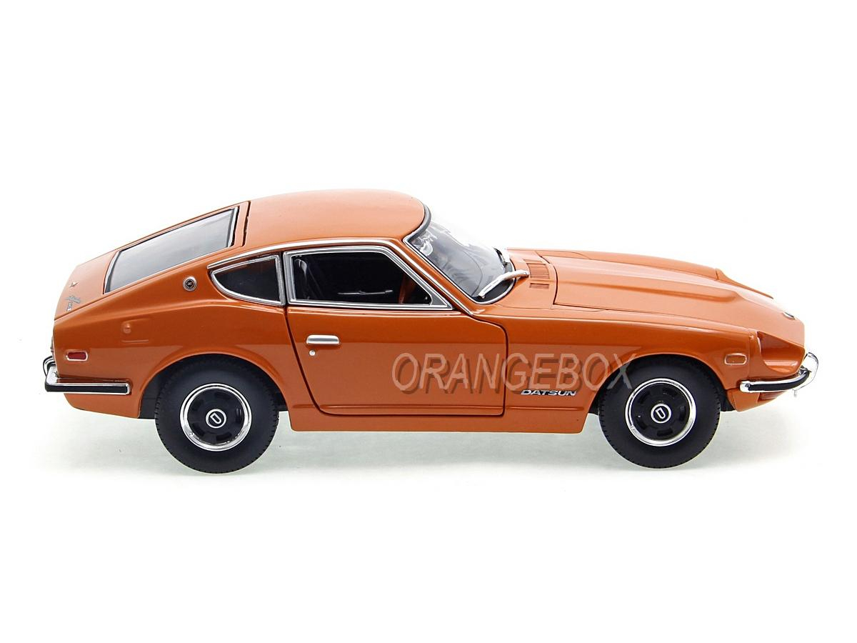 京商Datsun 240Z 1/18 ミニカー 1971 中古品 最終値下げ 京商1/18 ダットサン240Z 1971 サファリ・ラリーNo 11