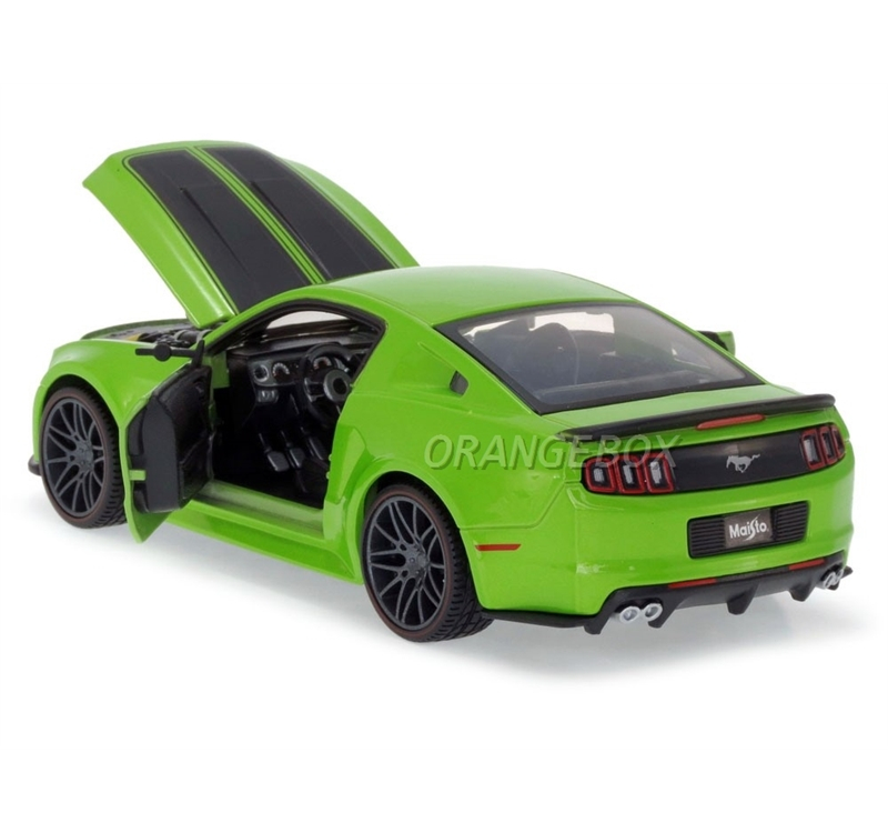 Maisto Ford Mustang Street Racer – Modellauto Im Maßstab, Weiß, Mit öffnenden Türen & Motorhaube
