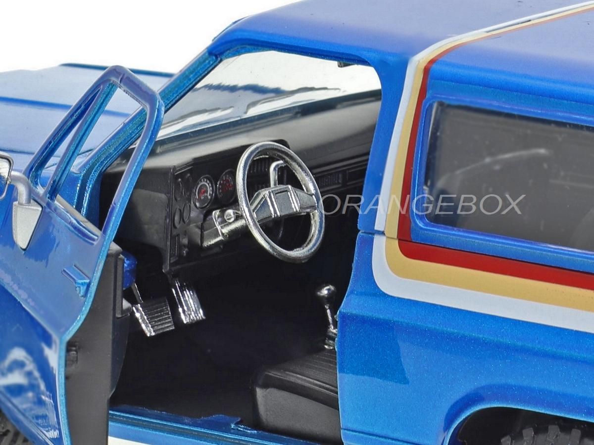 Chevrolet Blazer 1980 Just Trucks Jada Toys 1:24 + Estante com