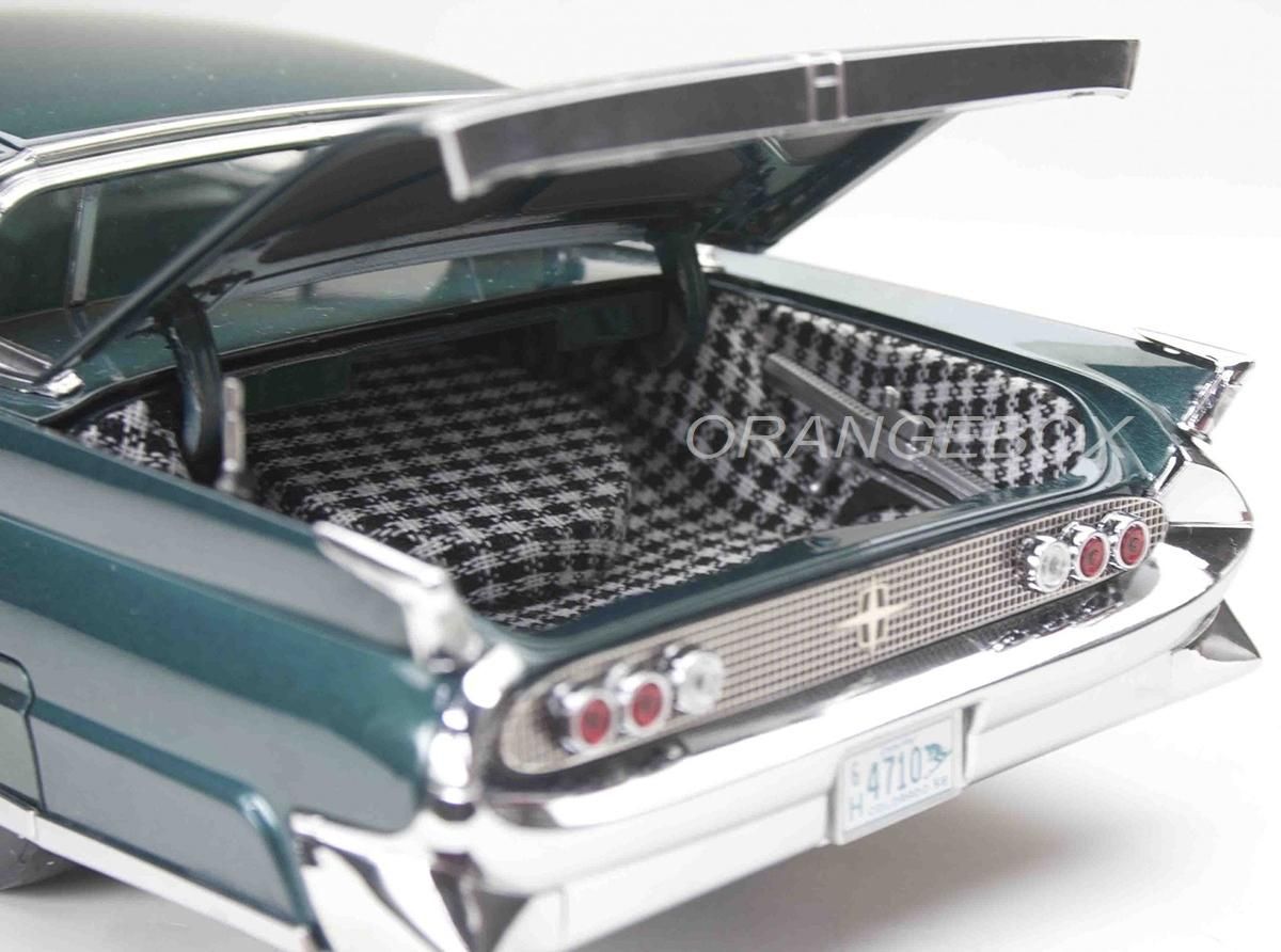 Lincoln Continental MKIII Hard Top 1958 1:18 Sunstar Platinum - 20