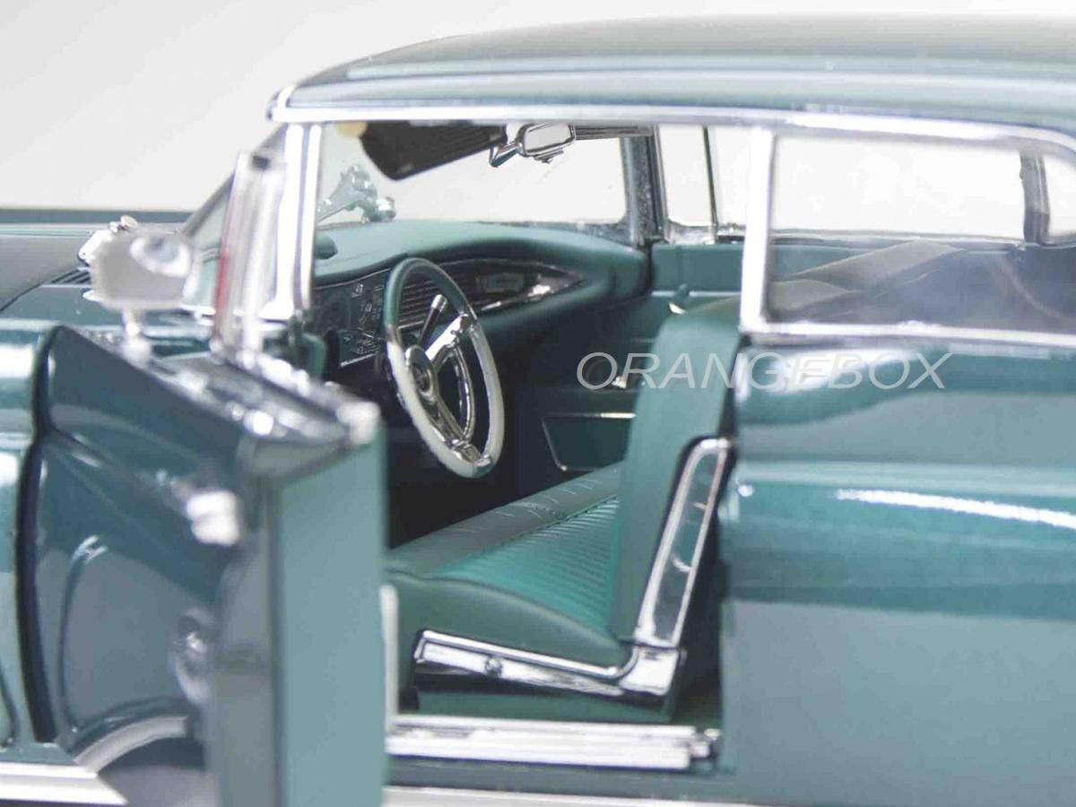 Lincoln Continental MKIII Hard Top 1958 1:18 Sunstar Platinum - 20