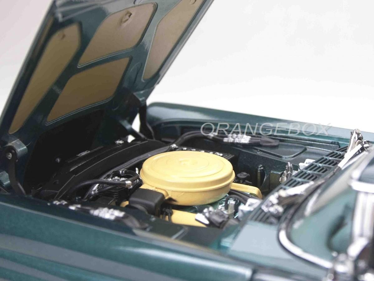 Lincoln Continental MKIII Hard Top 1958 1:18 Sunstar Platinum - 20