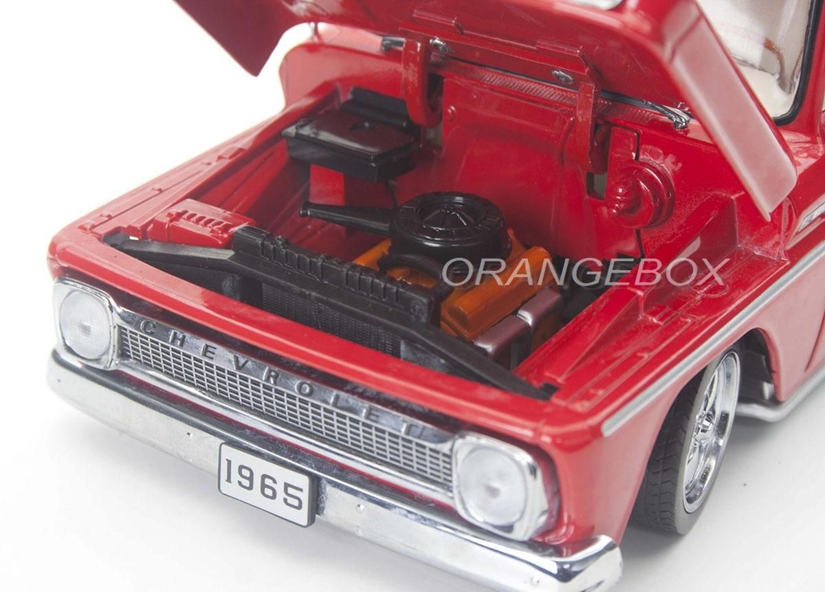 Chevrolet C-10 Styleside 1965 Pick-Up Lowrider 1:18 Sunstar