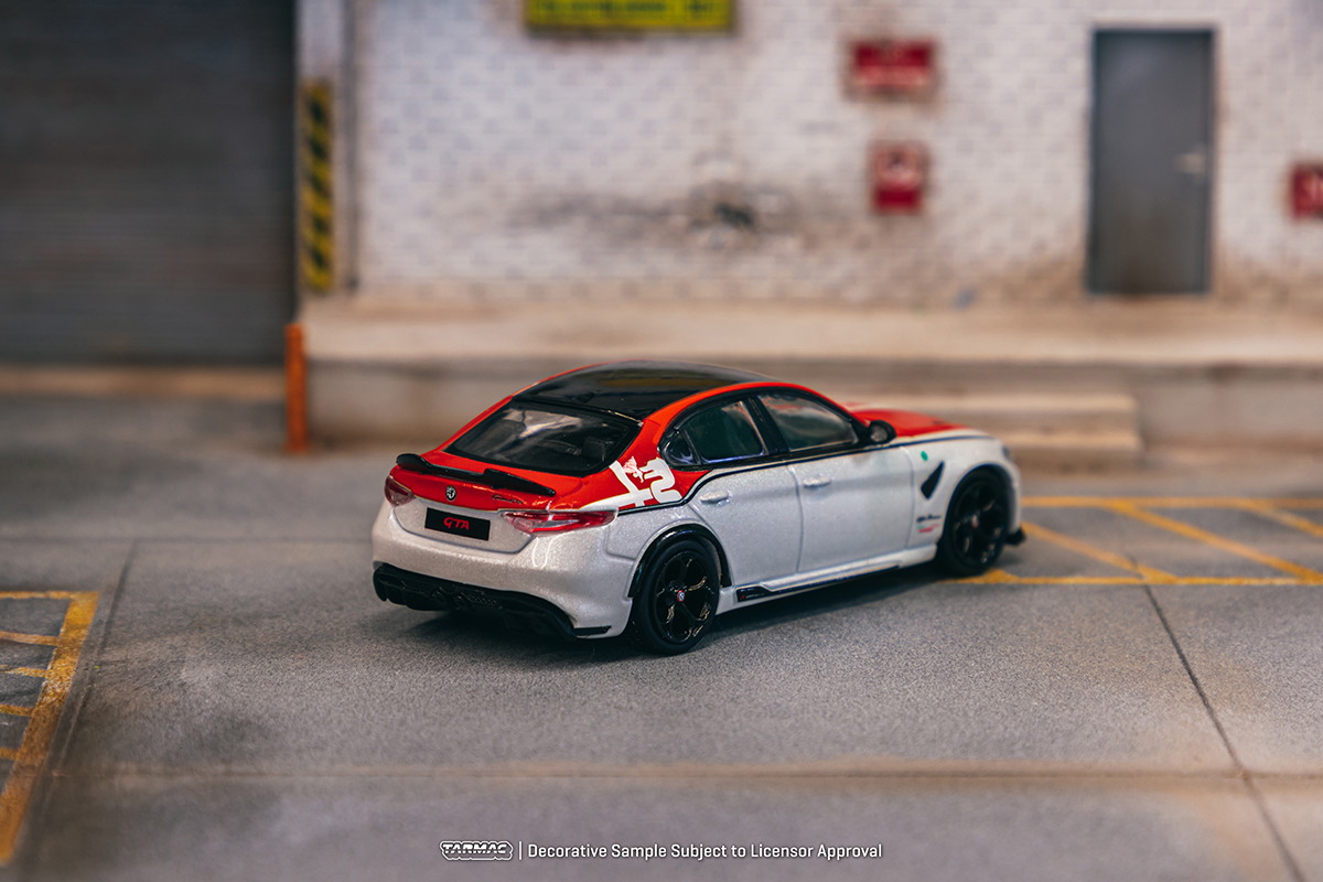 Alfa Romeo Giulia GTA 1:64 Tarmac Works - 20 anos! Loja on-line de