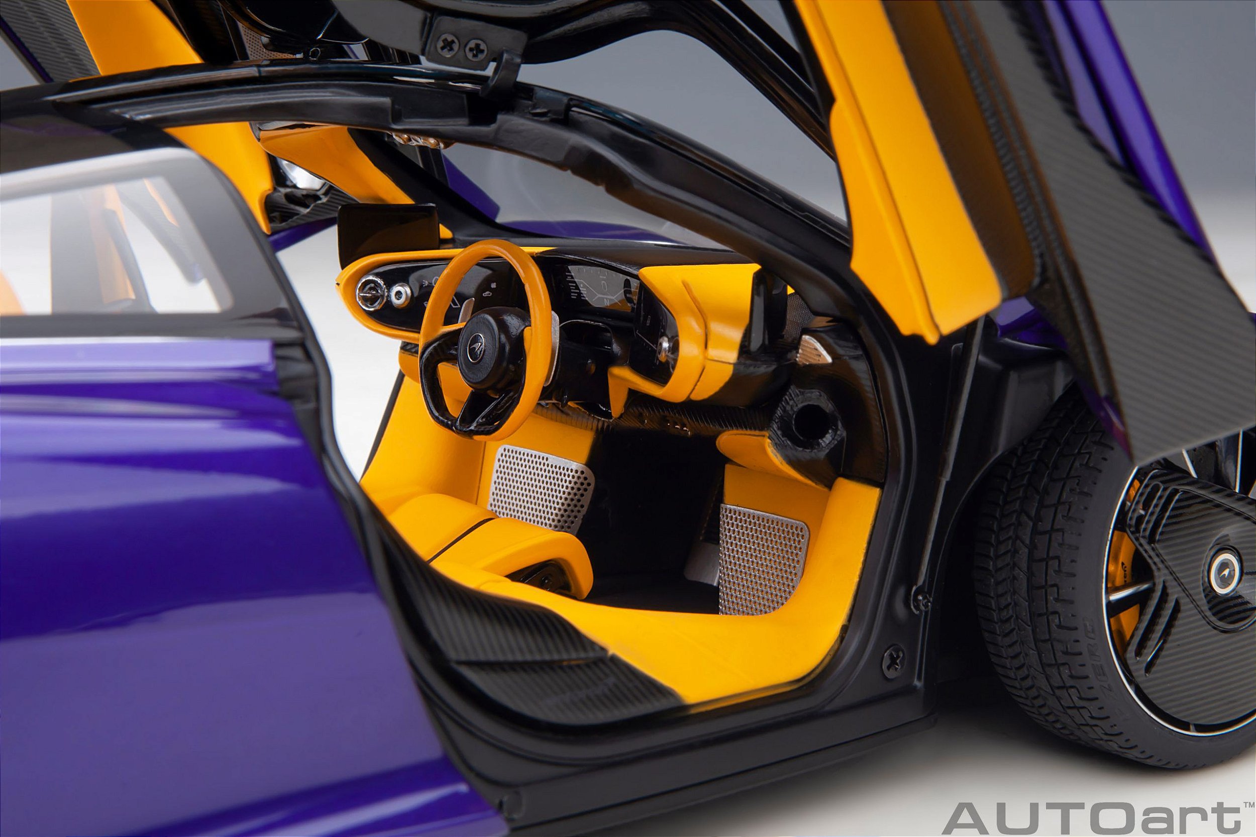 McLaren Speedtail 1:18 Autoart Roxo - 20 anos! Loja on-line de