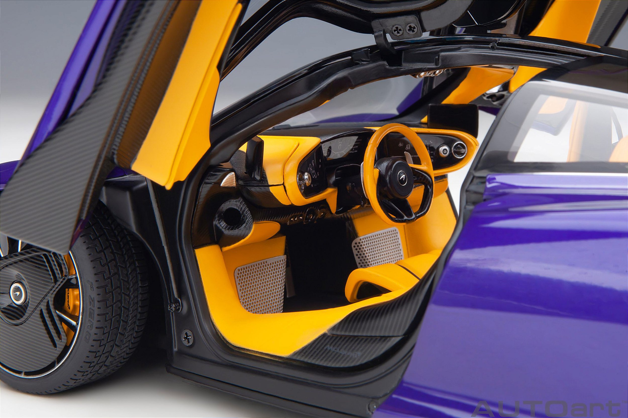 McLaren Speedtail 1:18 Autoart Roxo - 20 anos! Loja on-line de