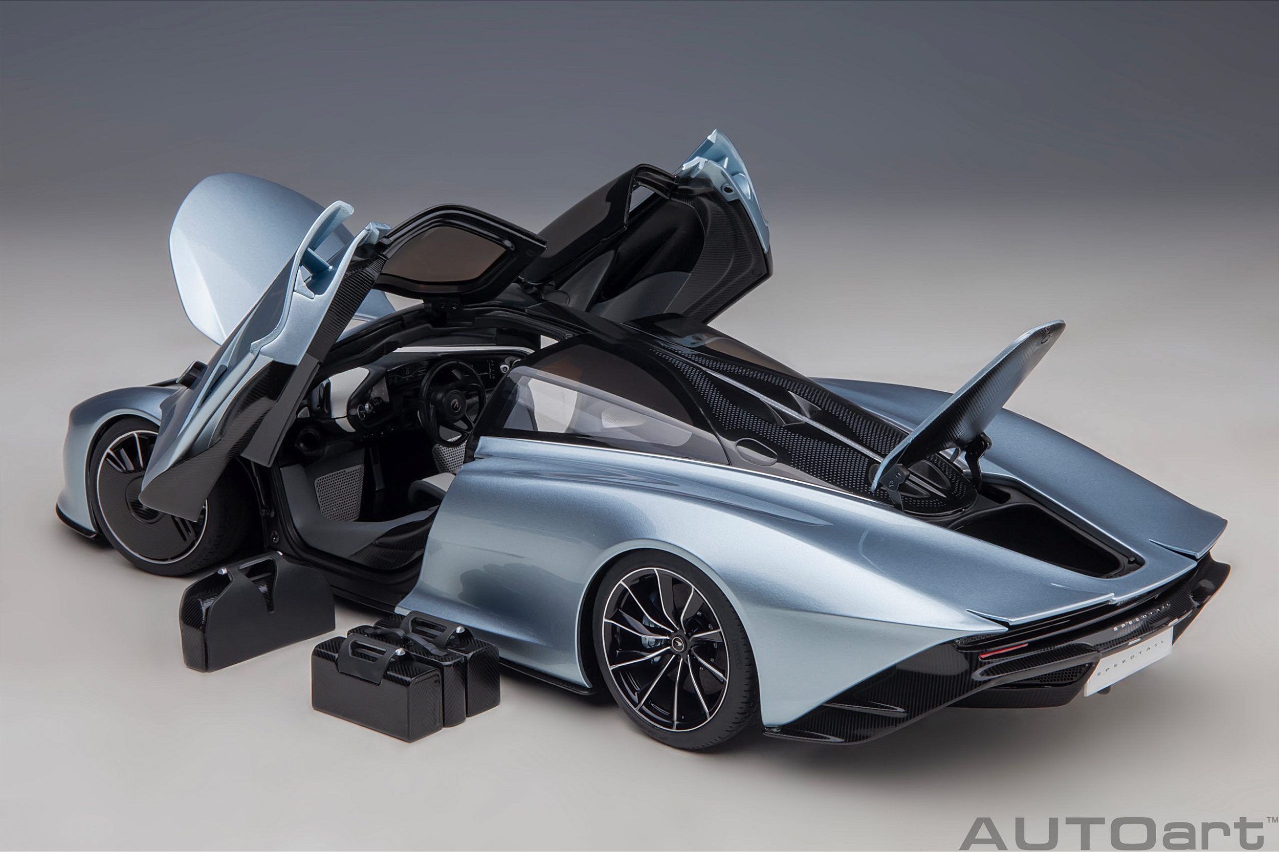 McLaren Speedtail 1:18 Autoart Azul - 20 anos! Loja on-line de