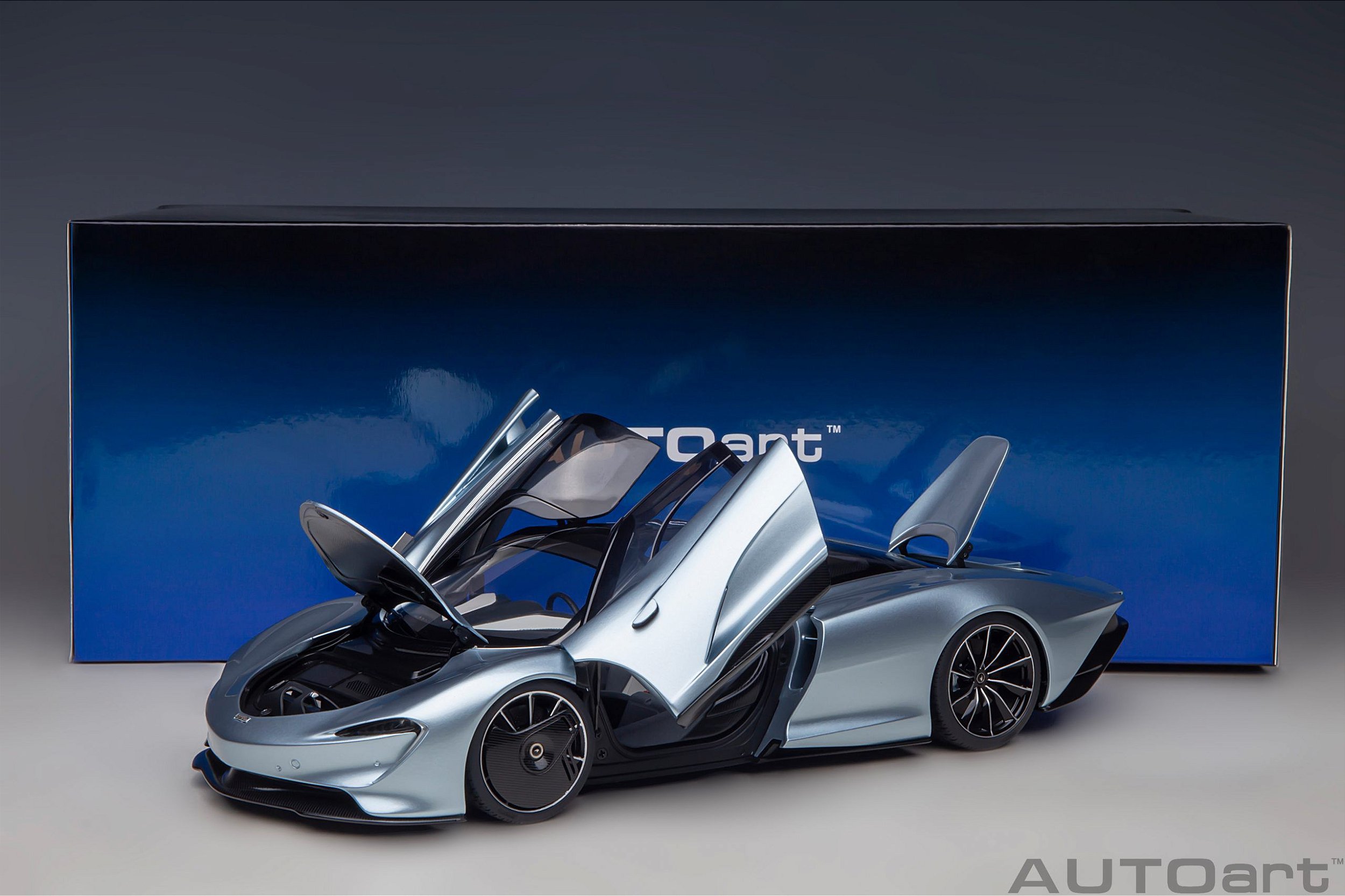 McLaren Speedtail 1:18 Autoart Azul - 19 anos! Loja on-line de