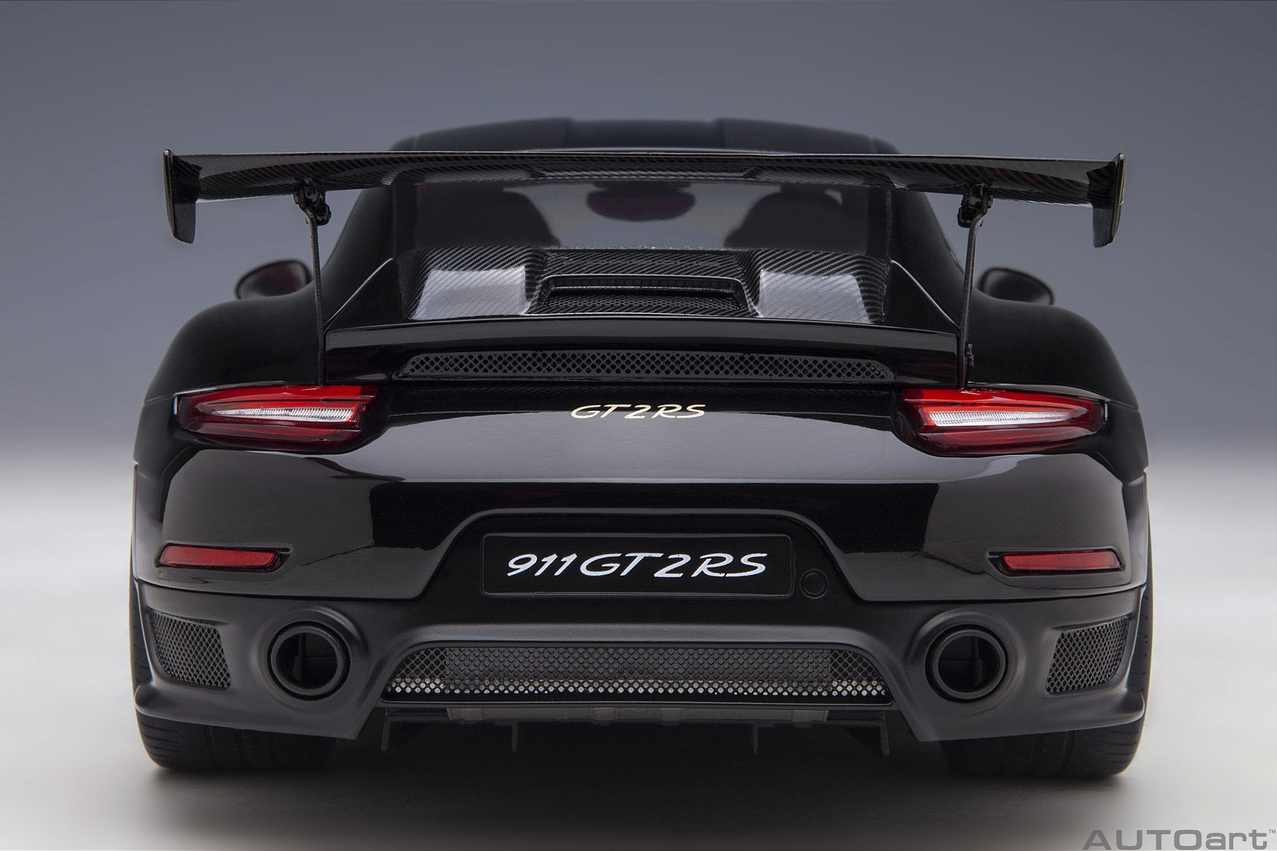 Porsche 911 (991.2) GT2 RS Weissach Package 1:18 Autoart Preto