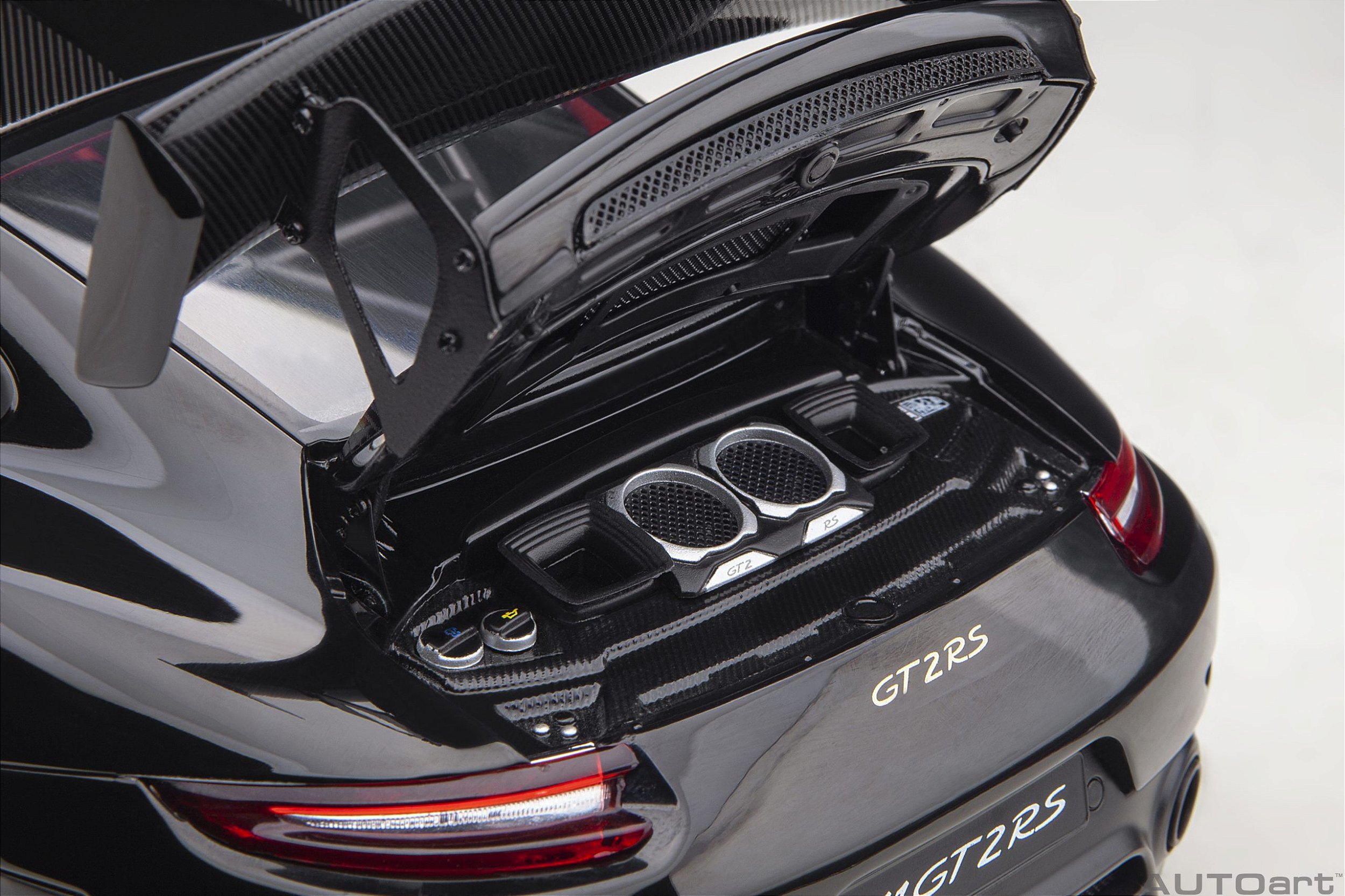 Porsche 911 (991.2) GT2 RS Weissach Package 1:18 Autoart Preto