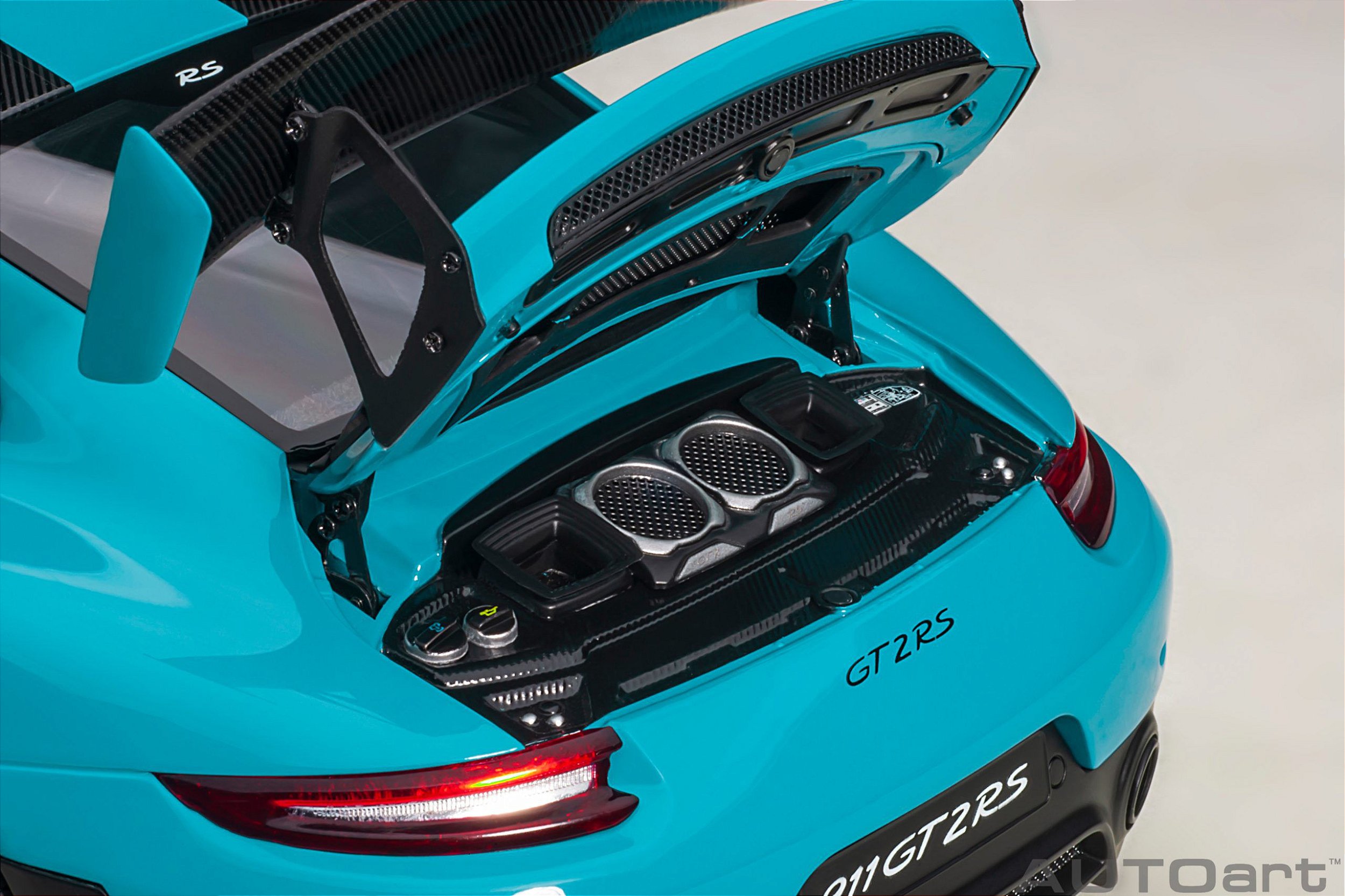 Porsche 911 (991.2) GT2 RS Weissach Package 1:18 Autoart Azul - 20