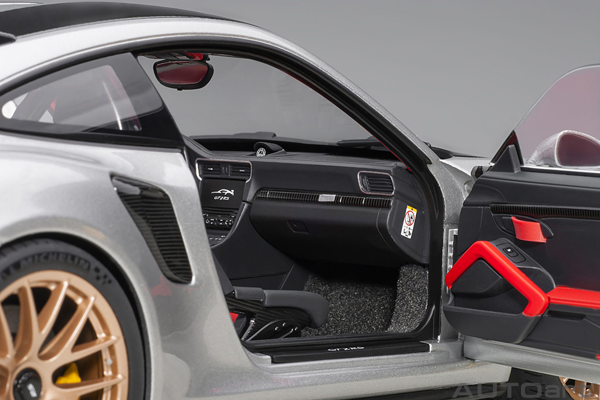 Porsche 911 (991.2) GT2 RS Weissach Package 1:18 Autoart Cinza